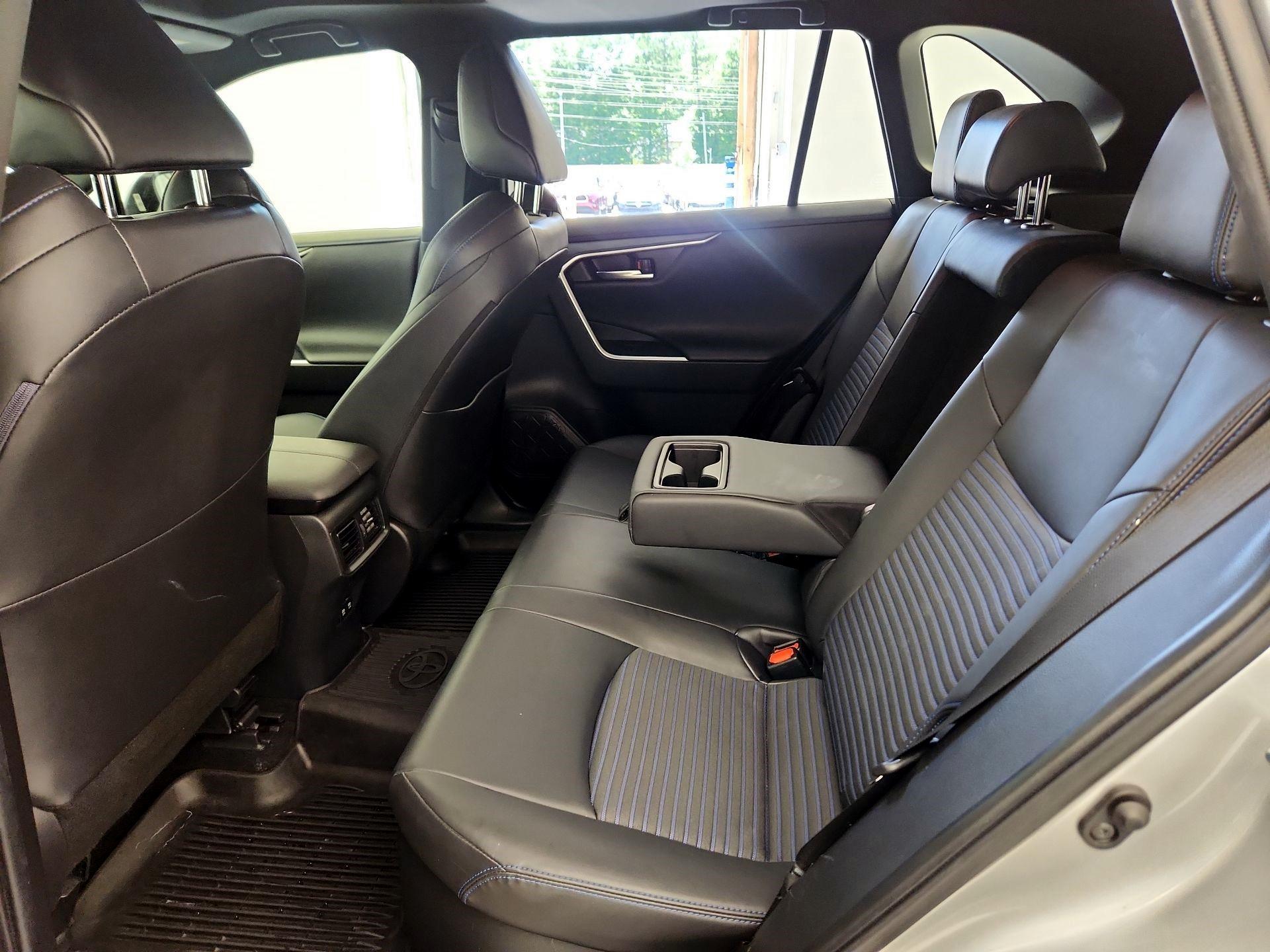 Thumbnail: 2019 Toyota RAV4 - 19