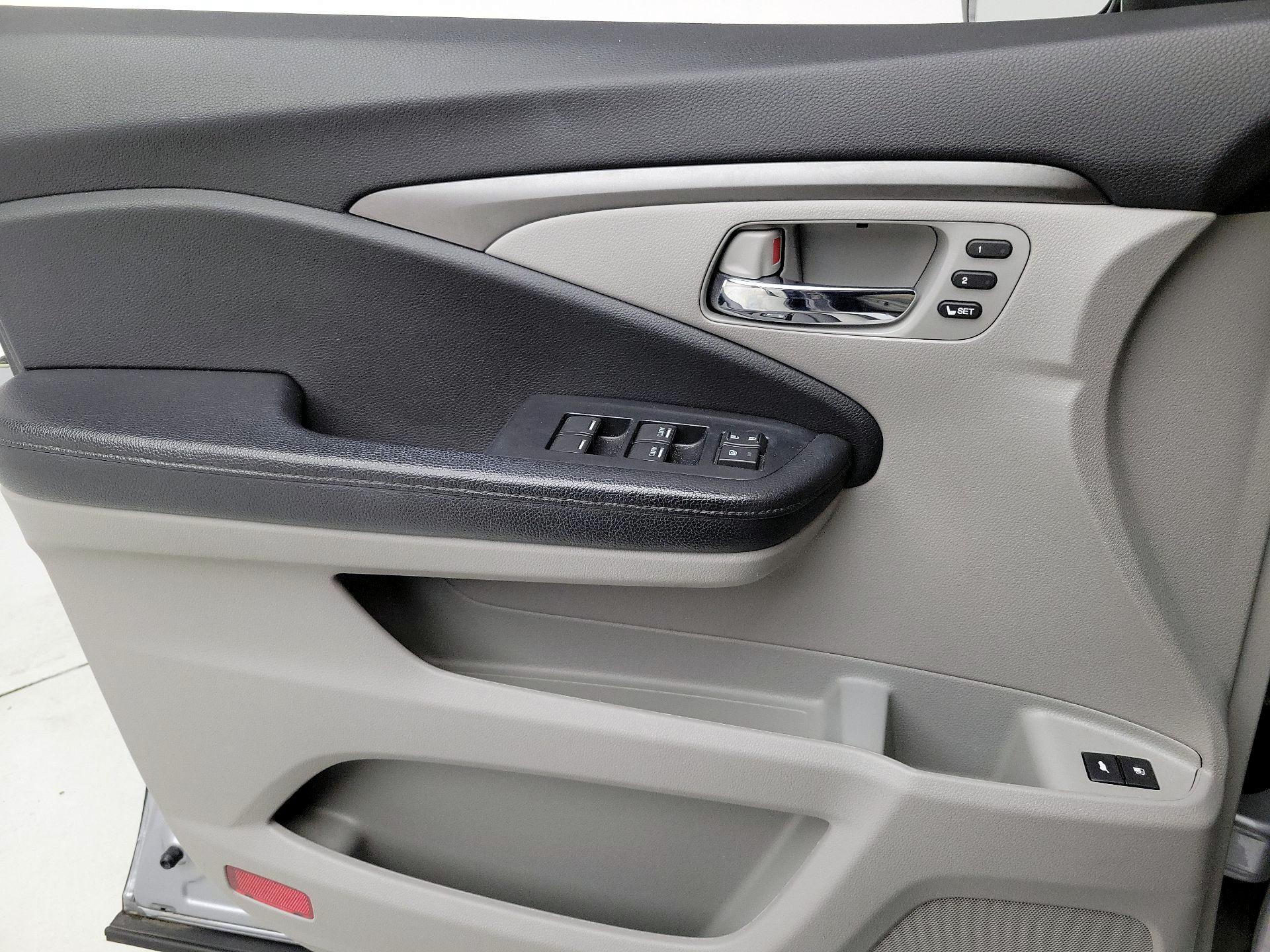 Thumbnail: 2019 Honda Pilot - 12