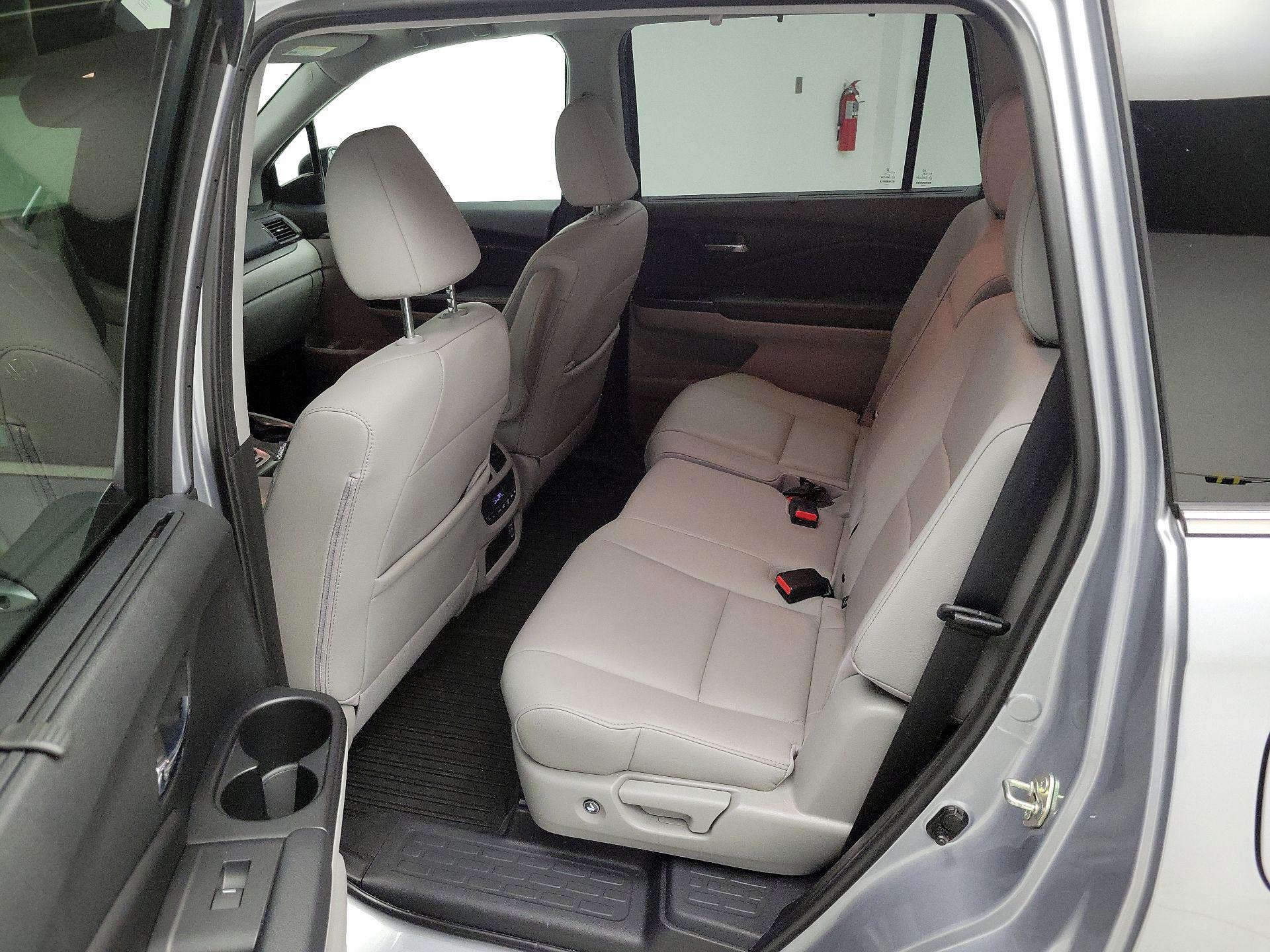 Thumbnail: 2019 Honda Pilot - 19