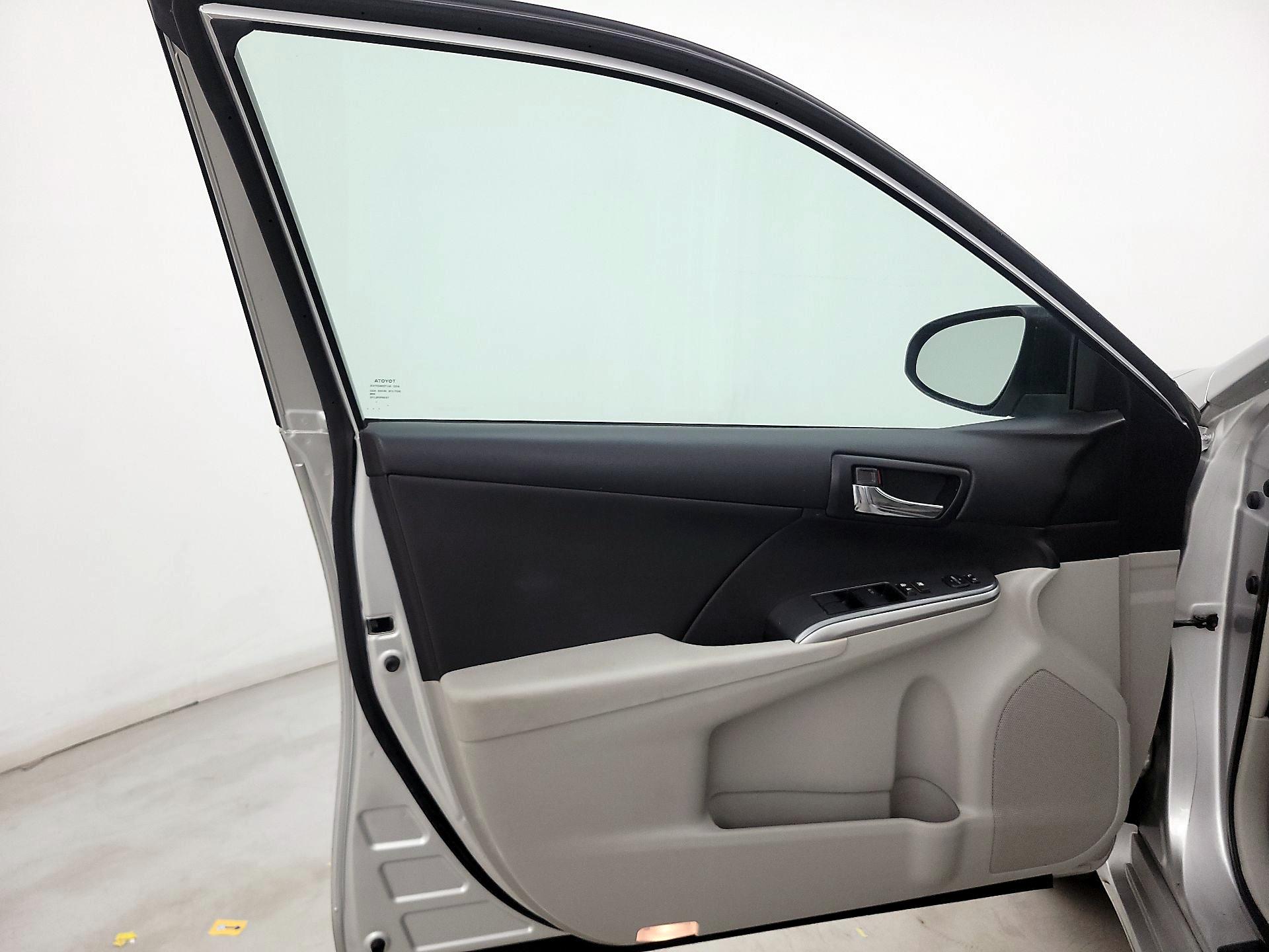 Thumbnail: 2014 Toyota Camry - 12
