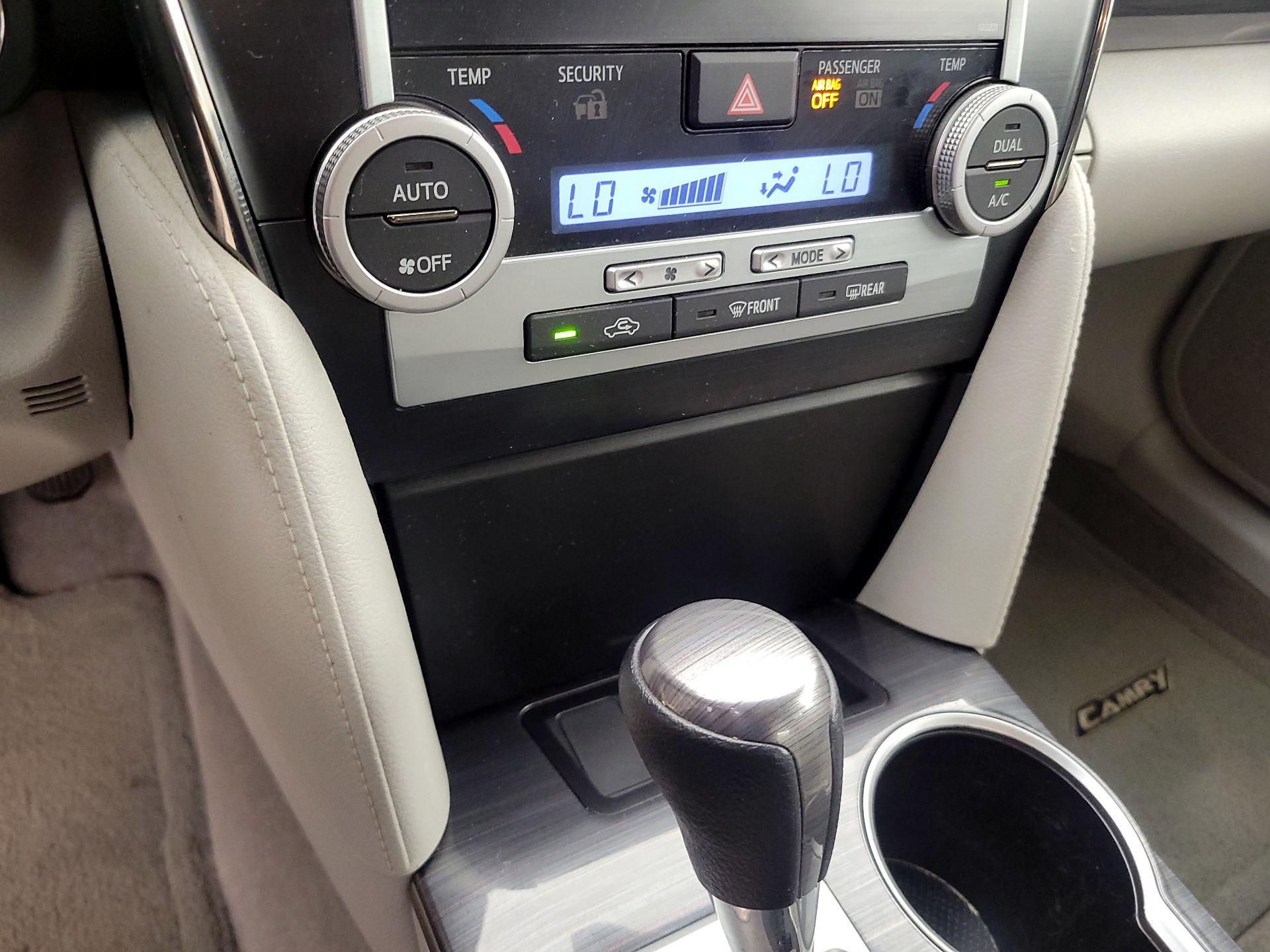 Thumbnail: 2014 Toyota Camry - 16