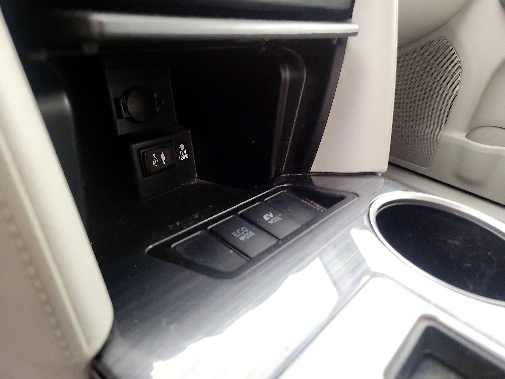 Thumbnail: 2014 Toyota Camry - 18