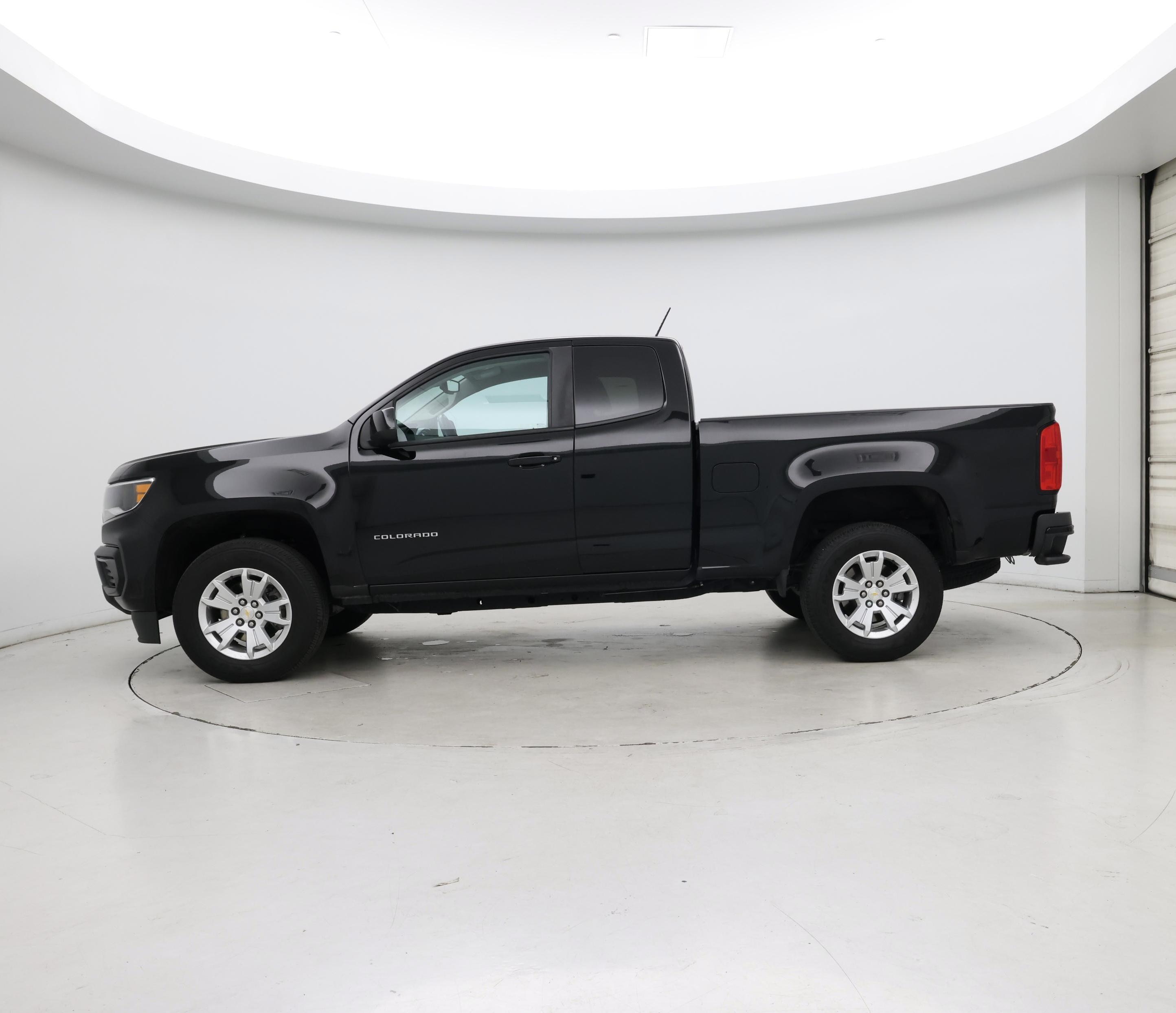 Thumbnail: 2022 Chevrolet Colorado - 3