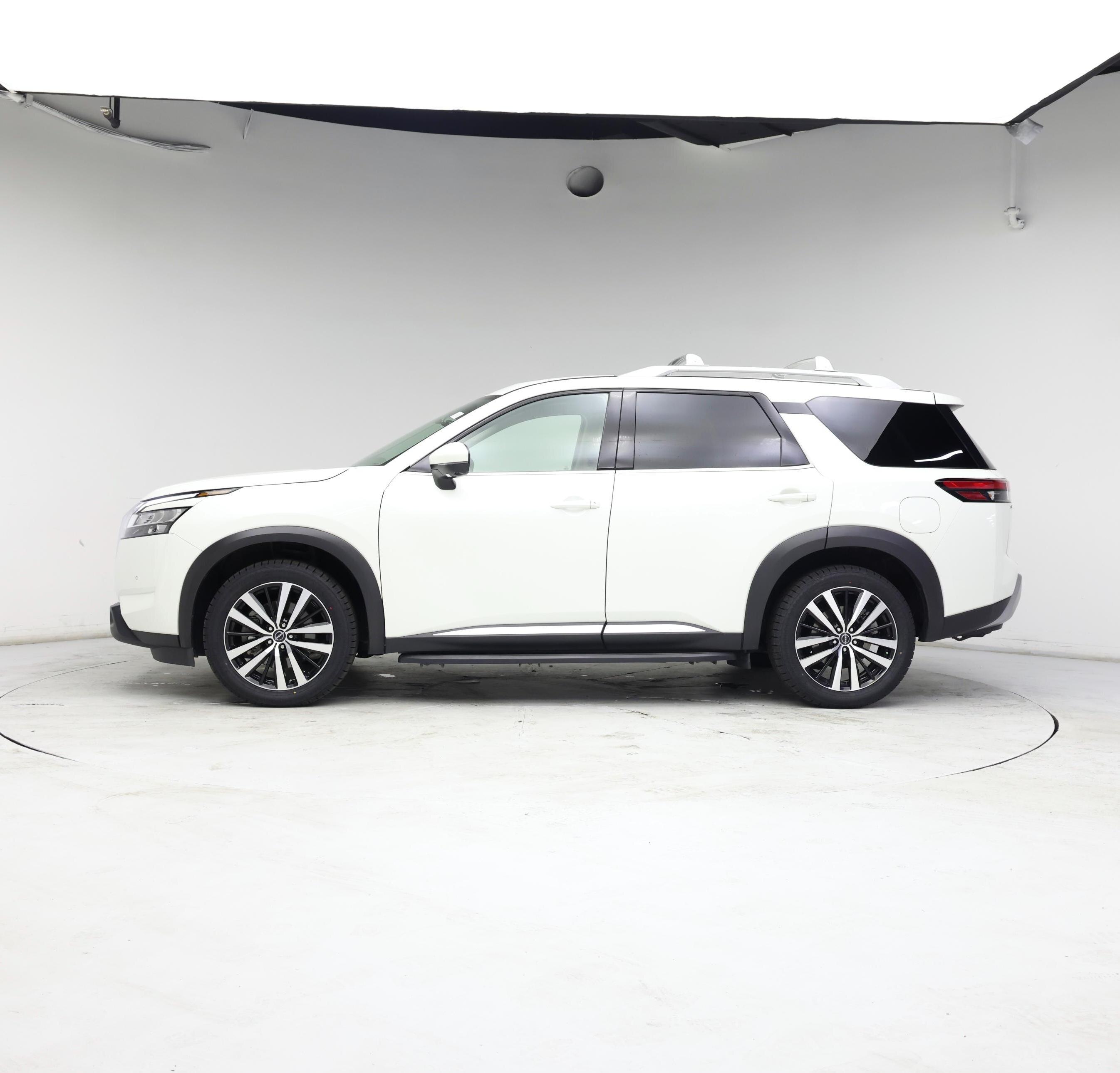 Thumbnail: 2023 Nissan Pathfinder - 3