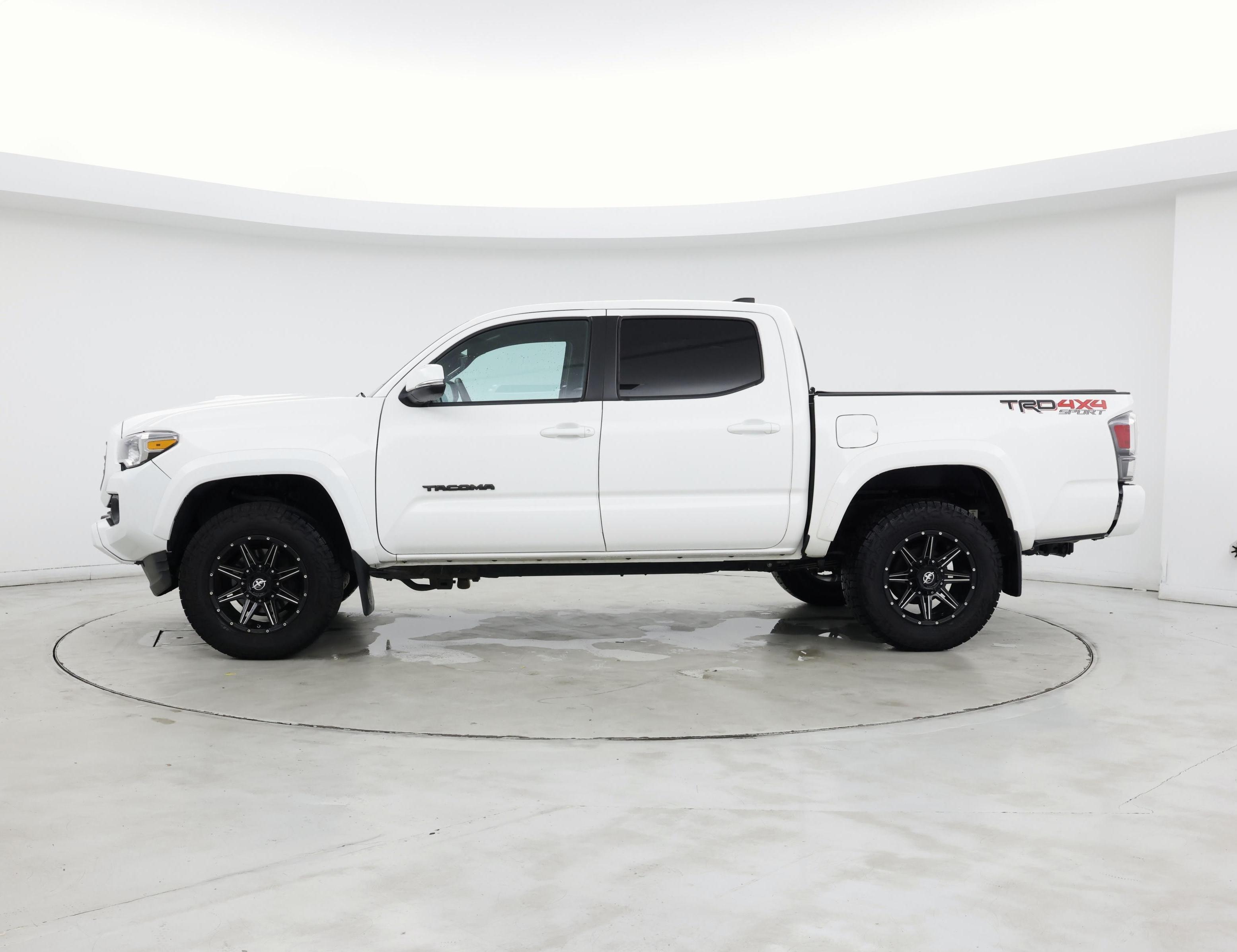 Thumbnail: 2020 Toyota Tacoma - 3