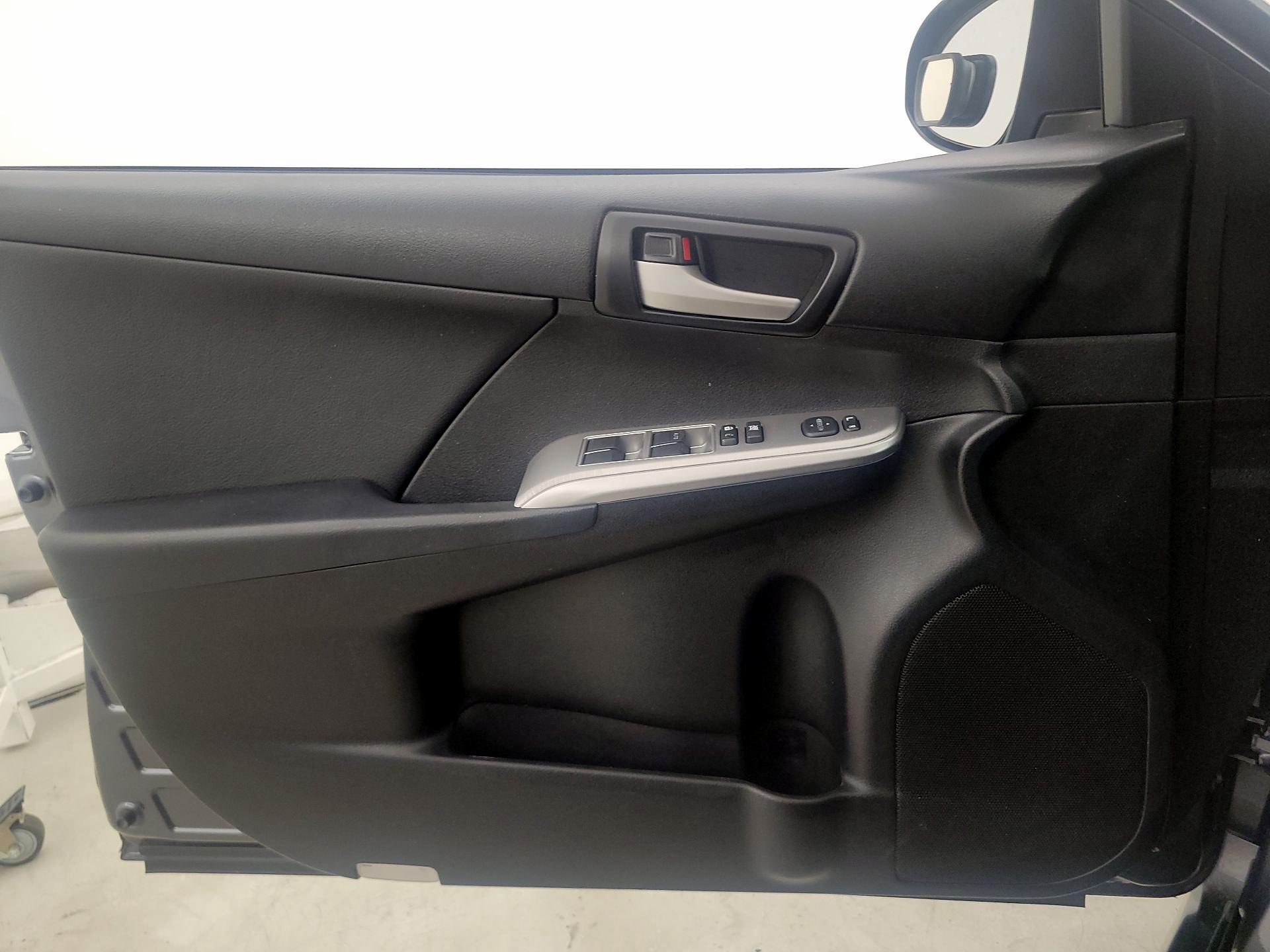 Thumbnail: 2014 Toyota Camry - 12