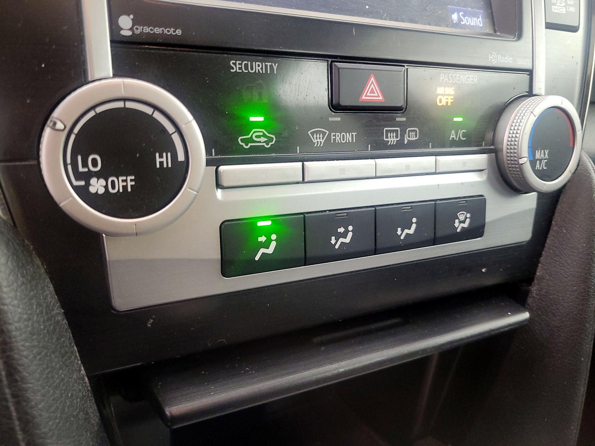 Thumbnail: 2014 Toyota Camry - 16