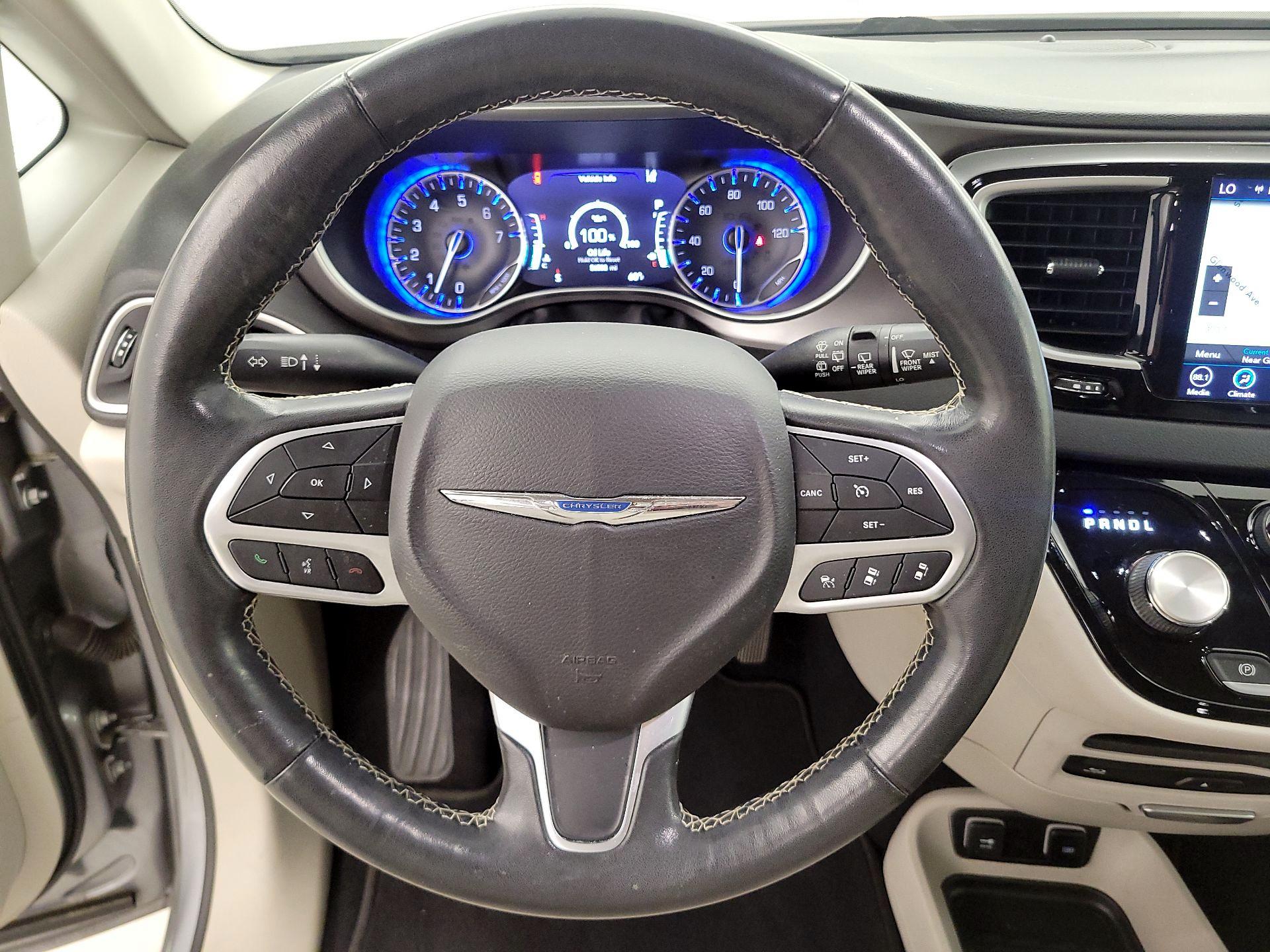 Thumbnail: 2020 Chrysler Pacifica - 10