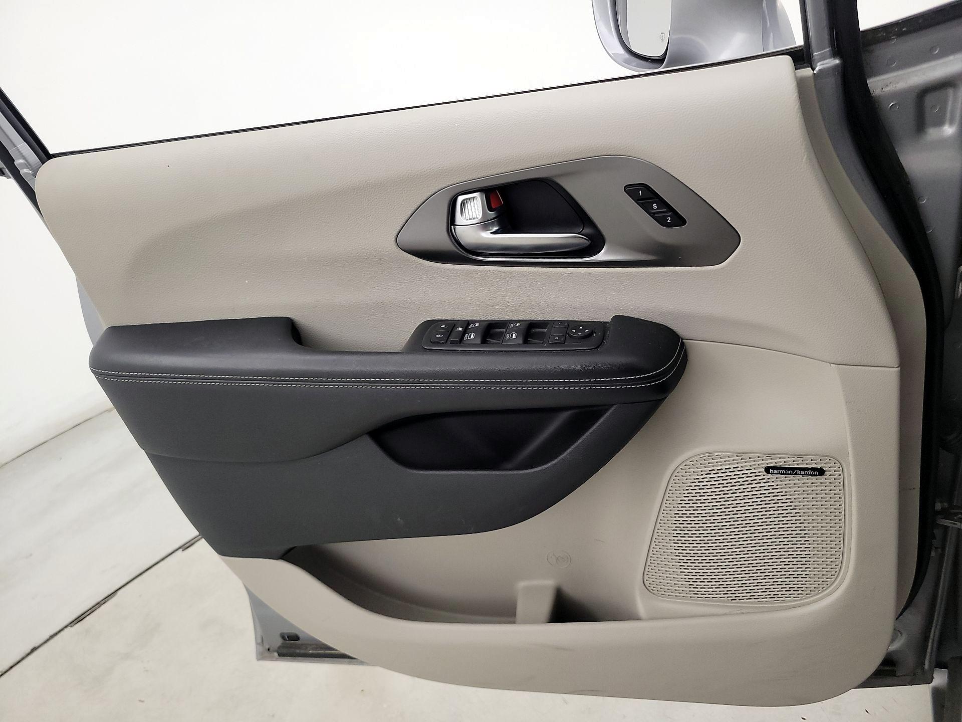 Thumbnail: 2020 Chrysler Pacifica - 12