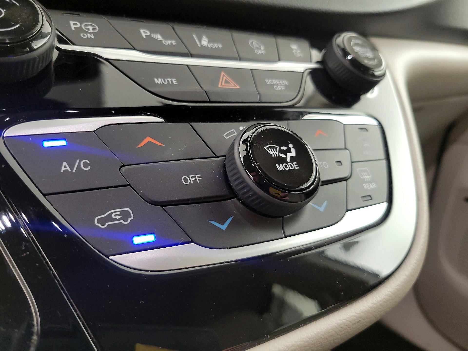 Thumbnail: 2020 Chrysler Pacifica - 17