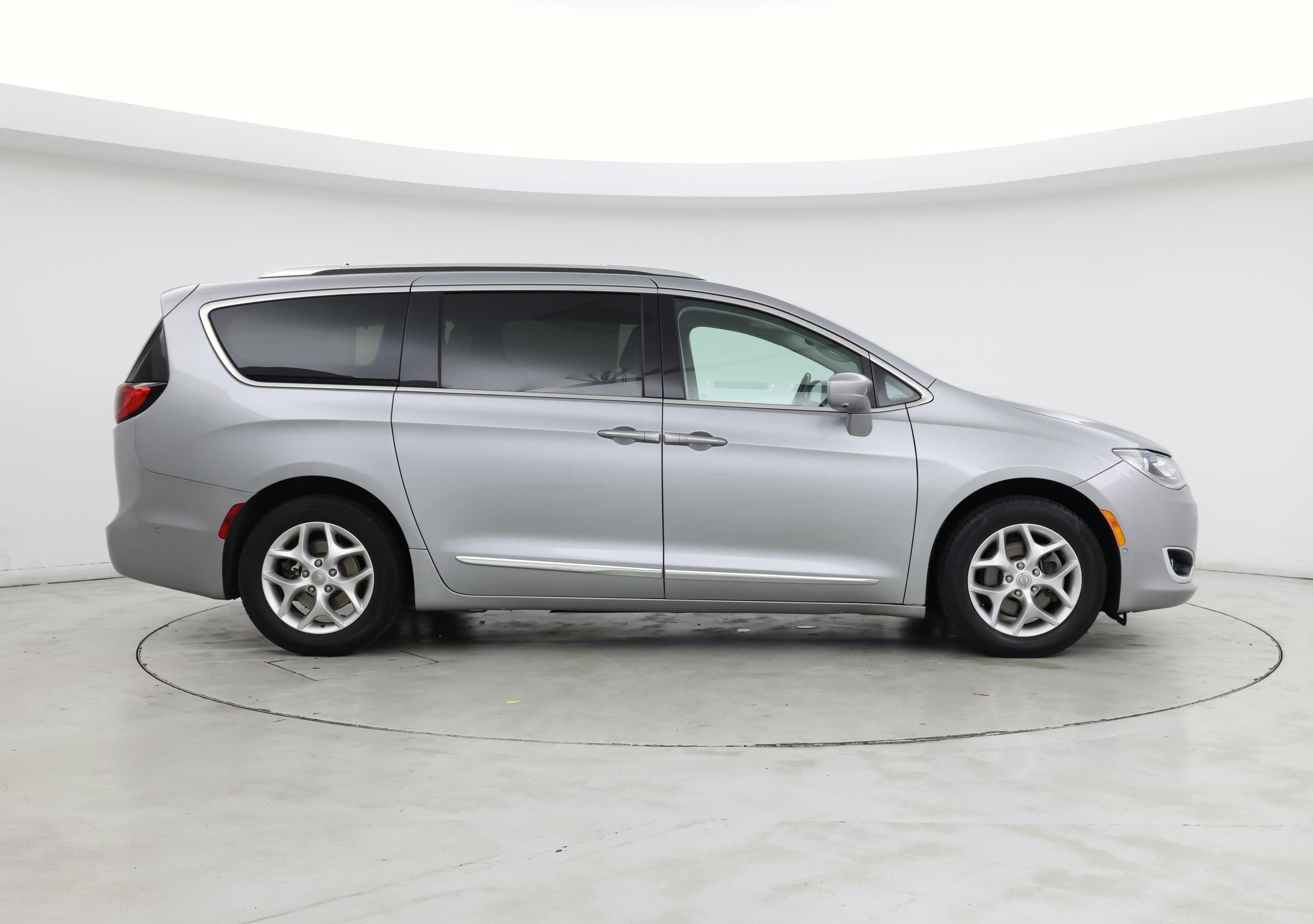Thumbnail: 2020 Chrysler Pacifica - 7
