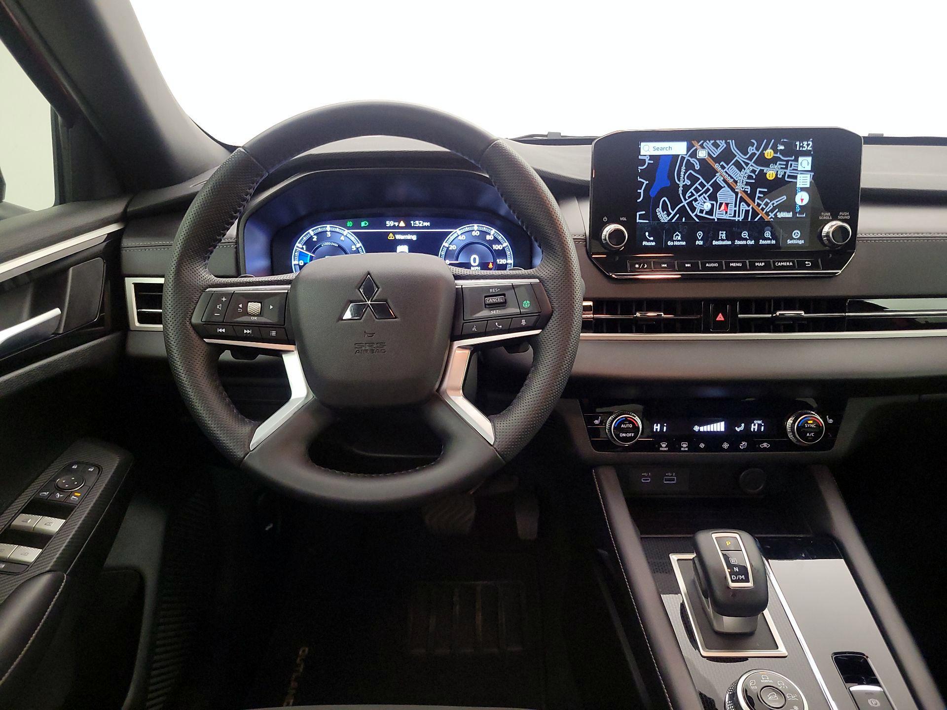 Thumbnail: 2023 Mitsubishi Outlander - 10