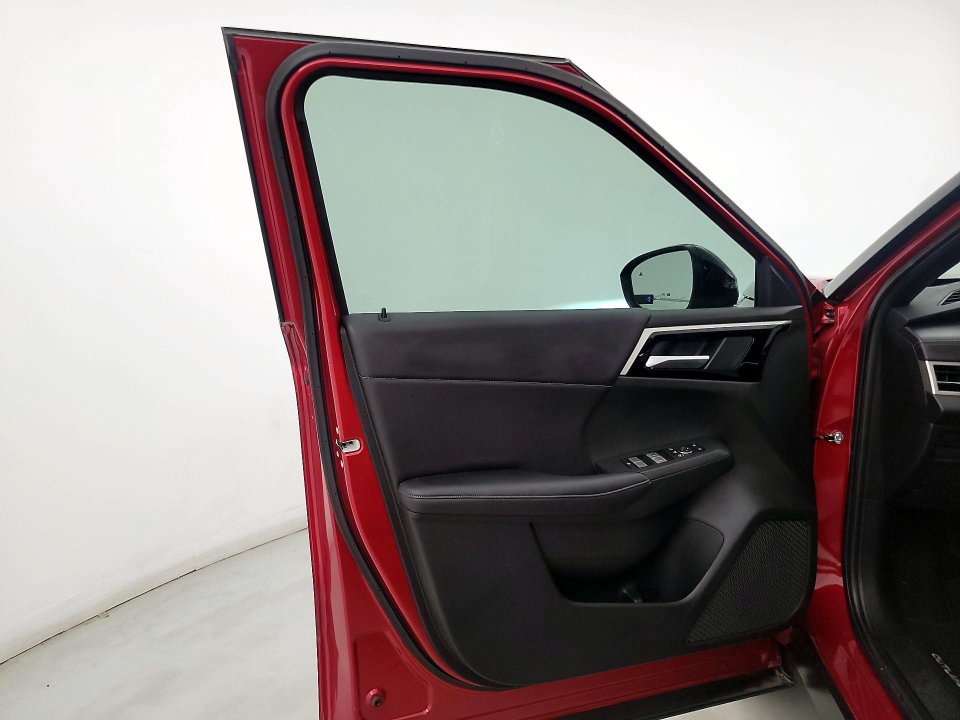Thumbnail: 2023 Mitsubishi Outlander - 12