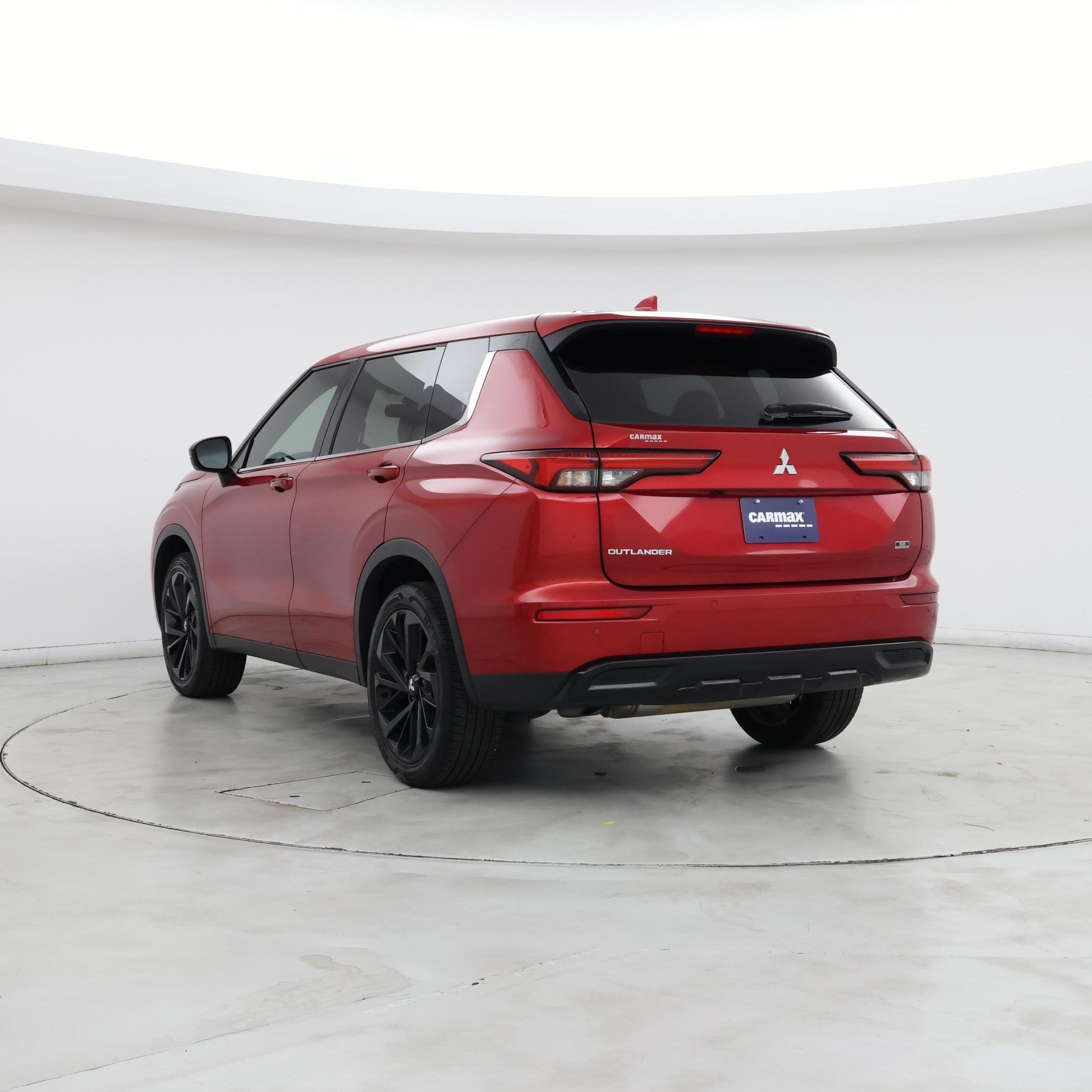 Thumbnail: 2023 Mitsubishi Outlander - 2