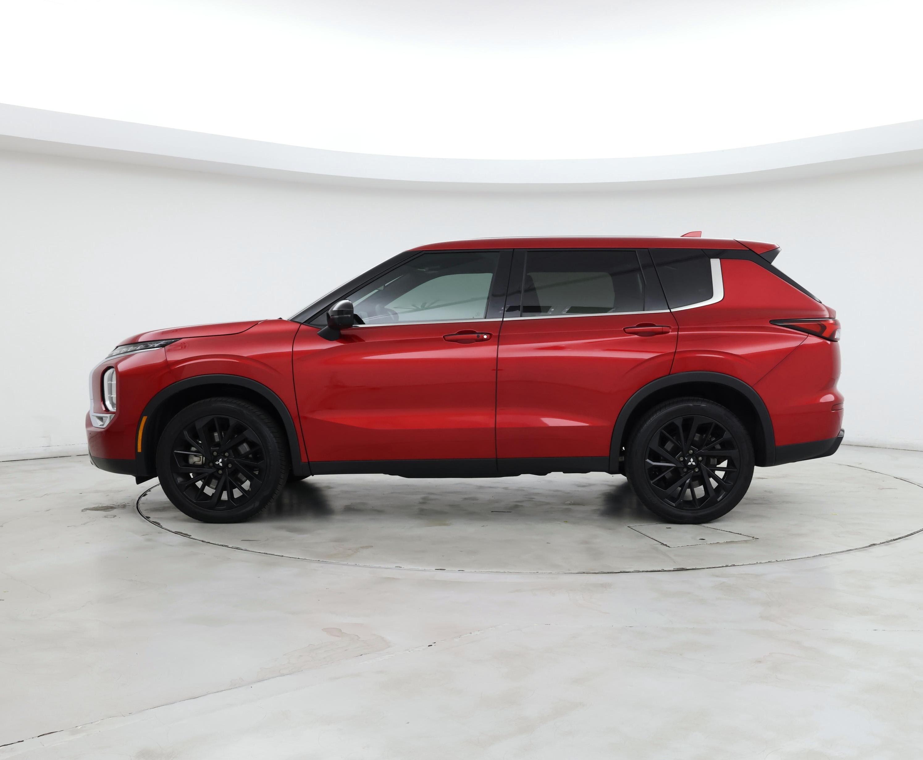 Thumbnail: 2023 Mitsubishi Outlander - 3