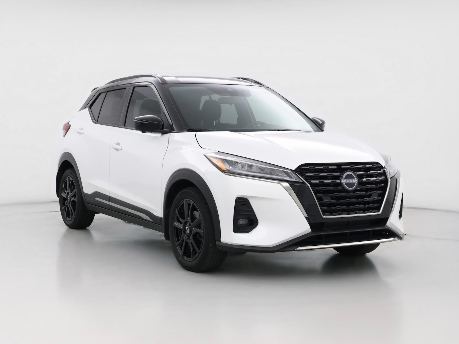 2022 Nissan Kicks SR