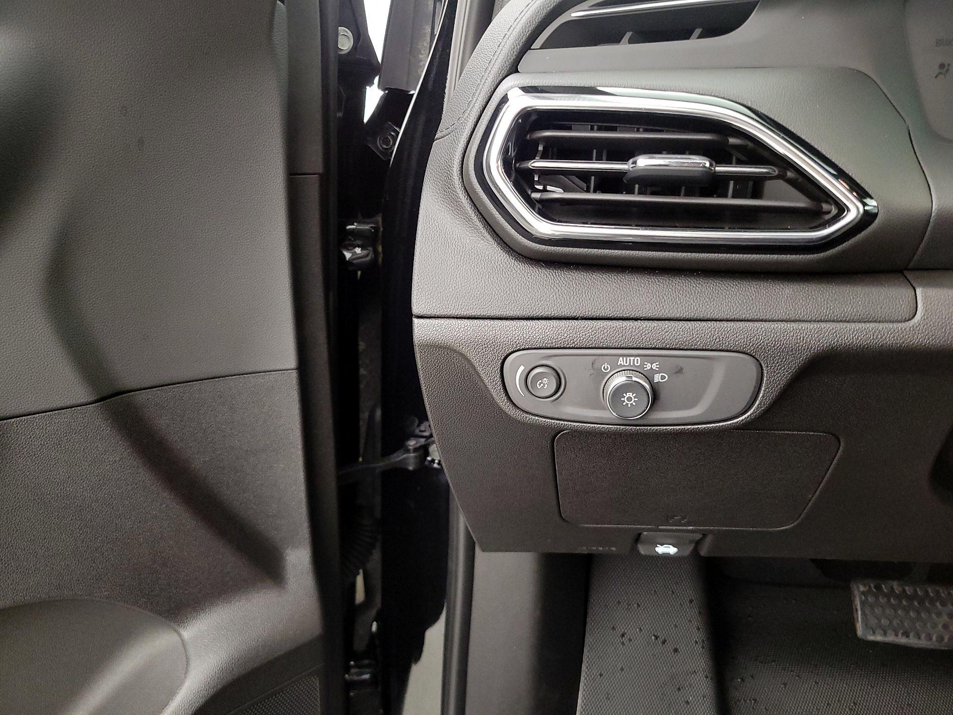 Thumbnail: 2023 Chevrolet Bolt EUV - 13