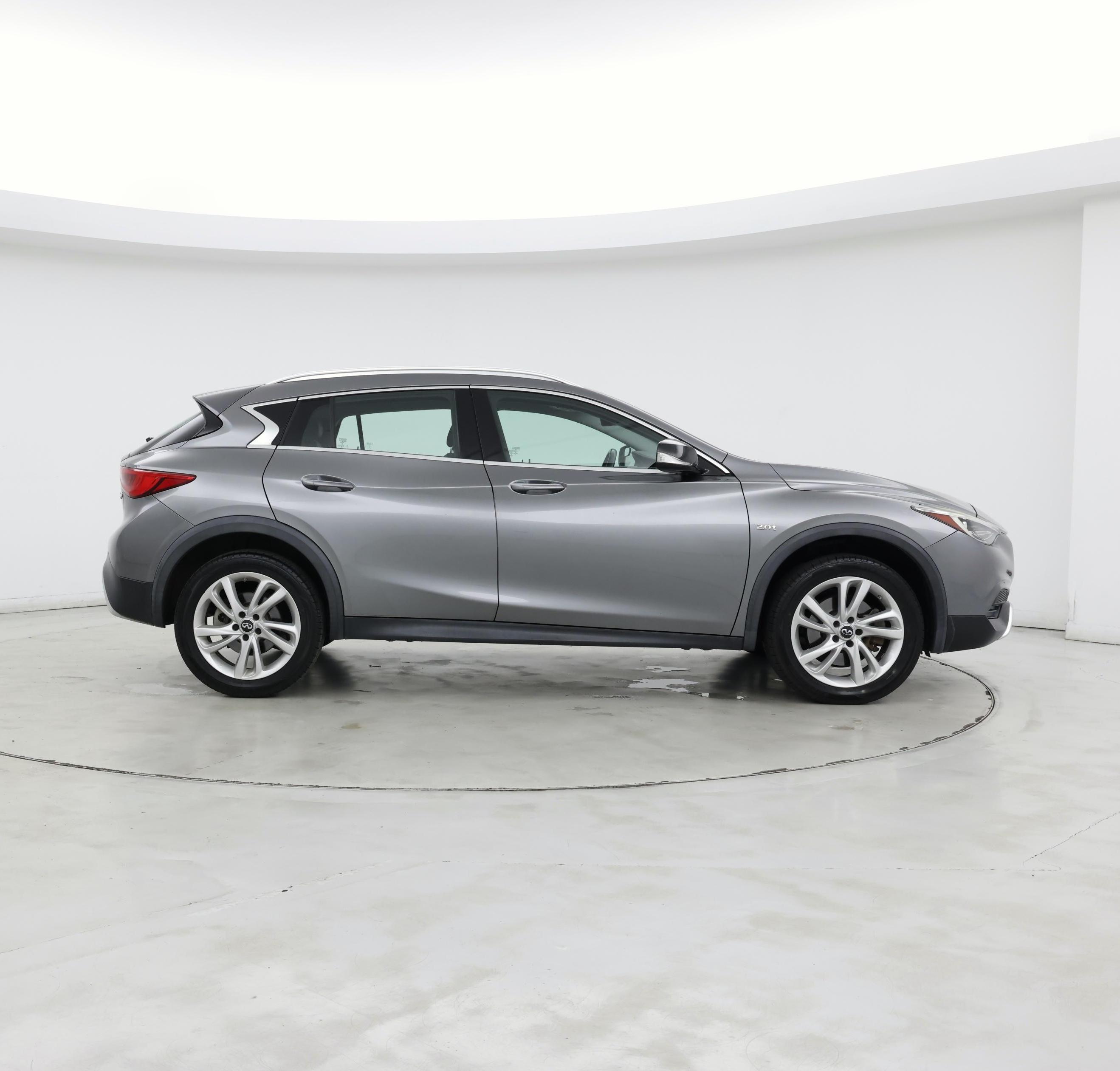 Thumbnail: 2017 INFINITI QX30 - 7