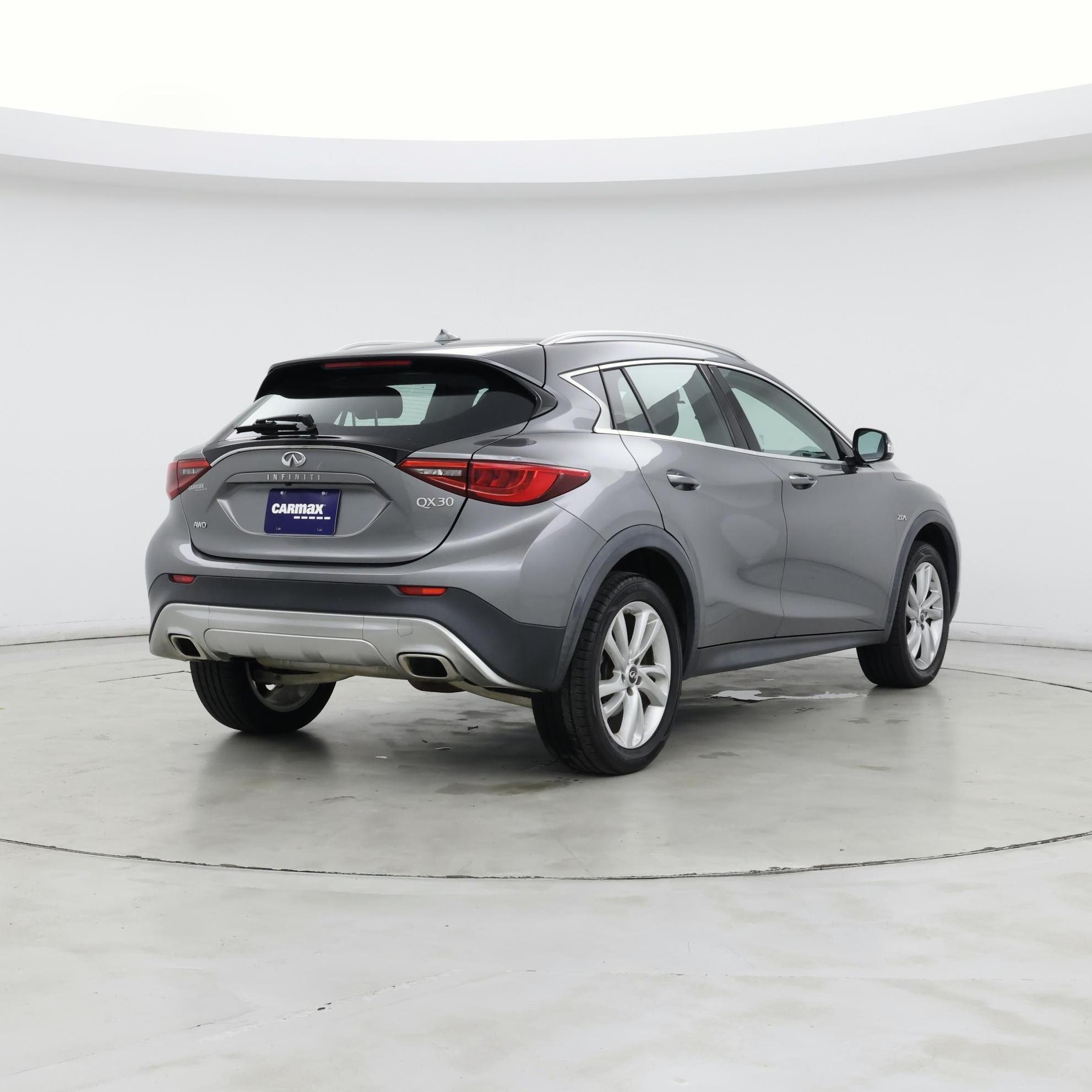 Thumbnail: 2017 INFINITI QX30 - 8