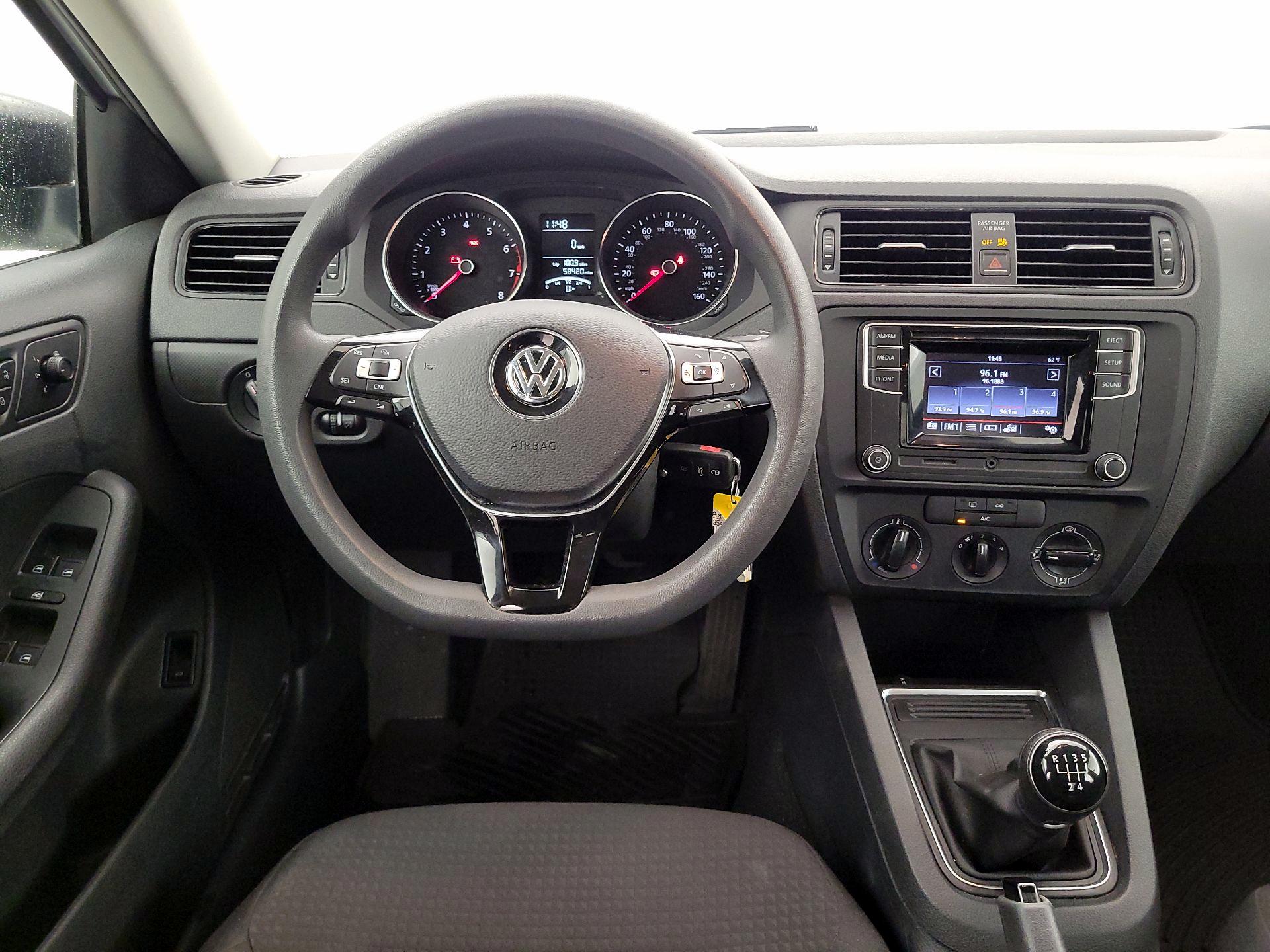 Thumbnail: 2016 Volkswagen Jetta - 10