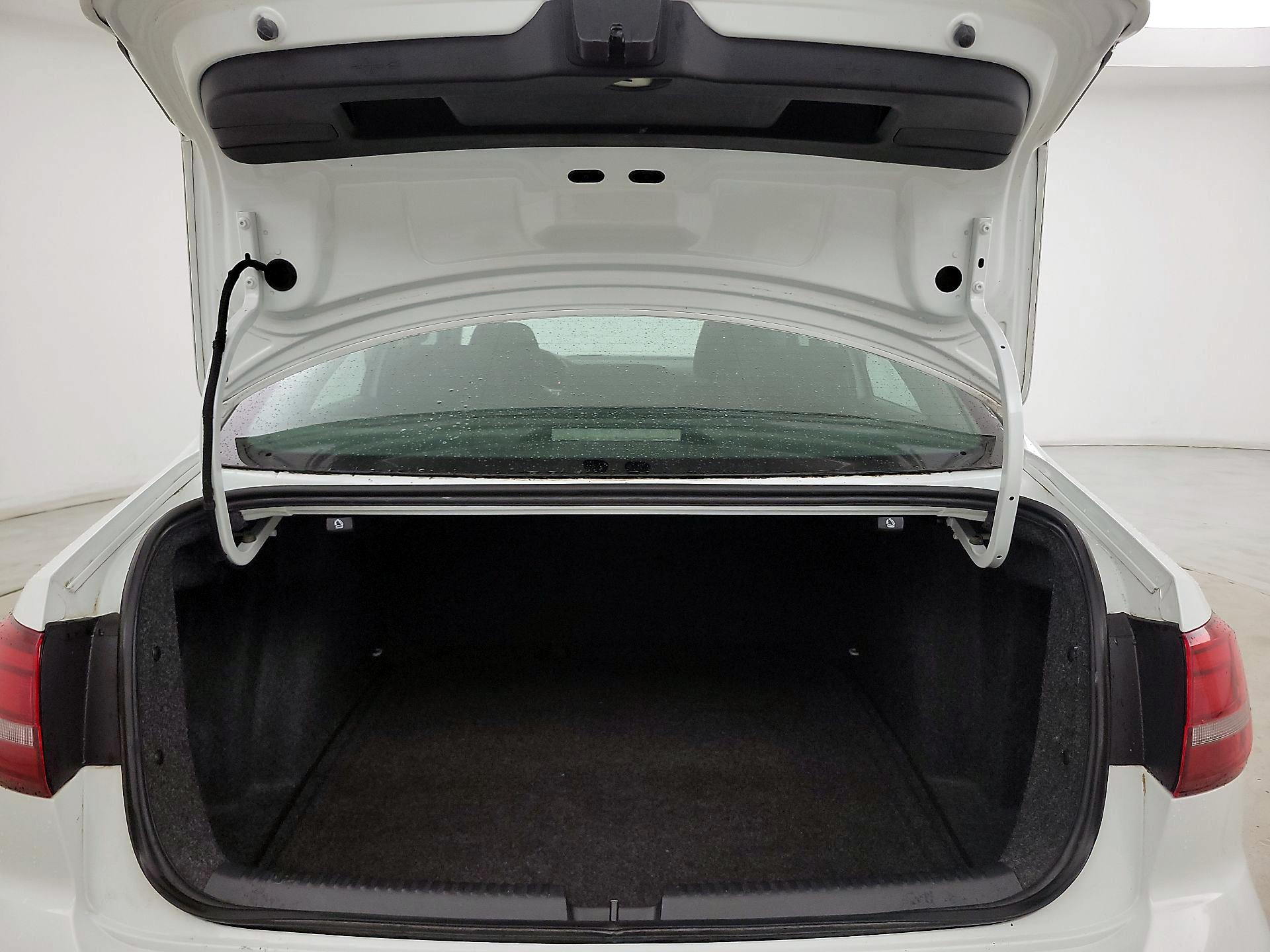 Thumbnail: 2016 Volkswagen Jetta - 19