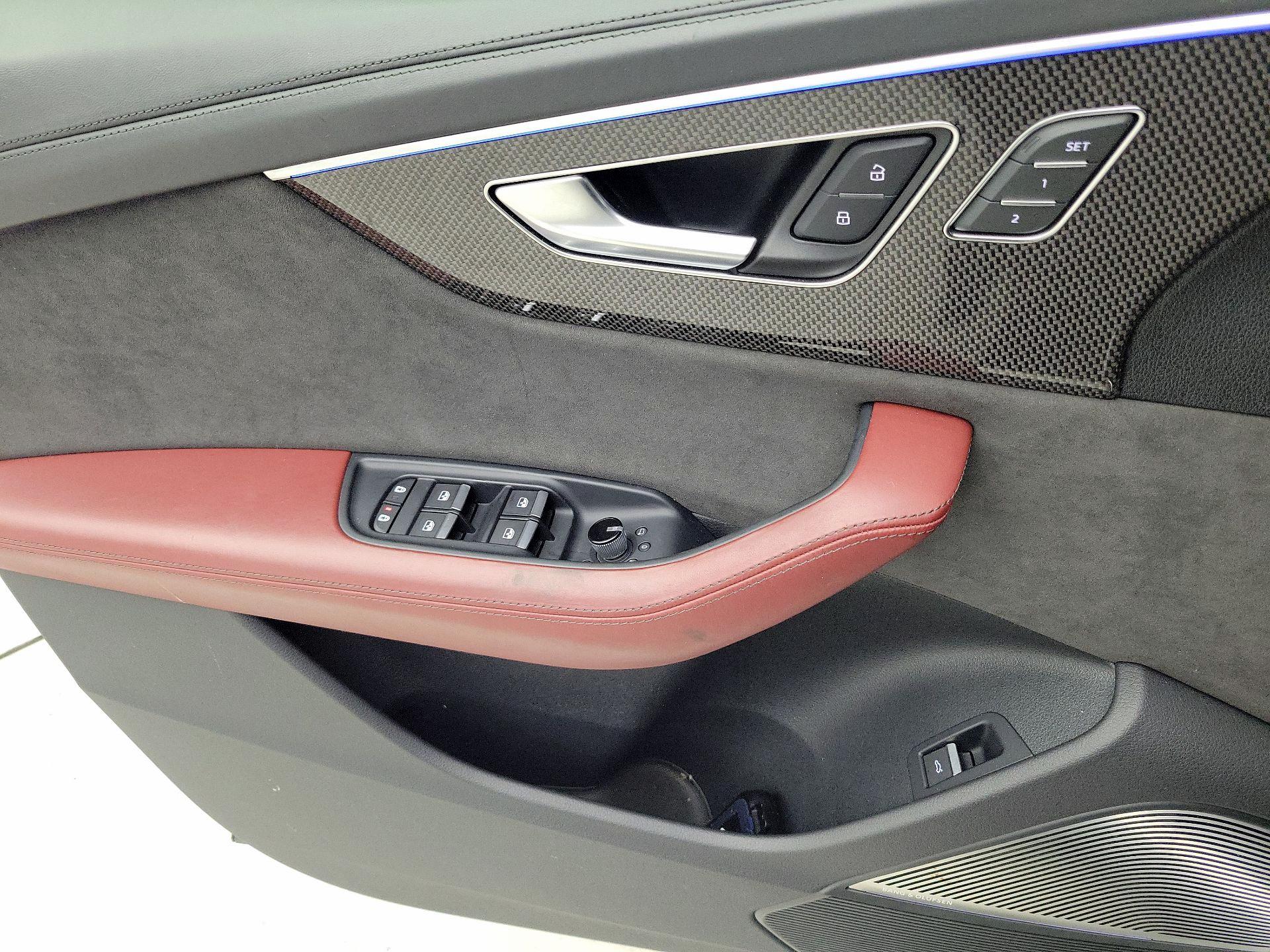 Thumbnail: 2021 Audi SQ8 - 12