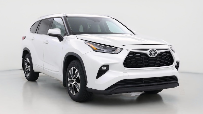 2022 Toyota Highlander XLE Hero Image
