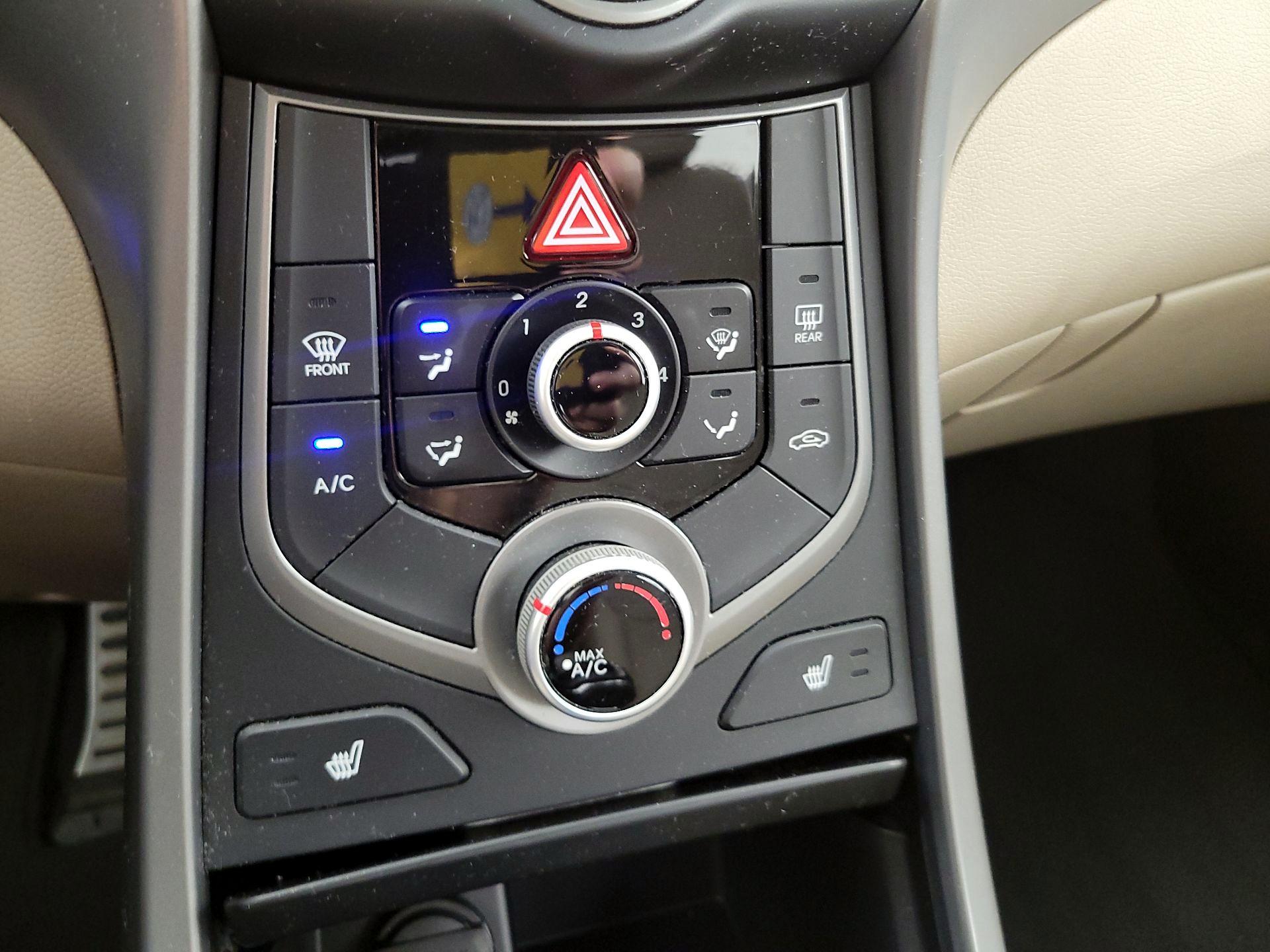 Thumbnail: 2015 Hyundai Elantra - 17
