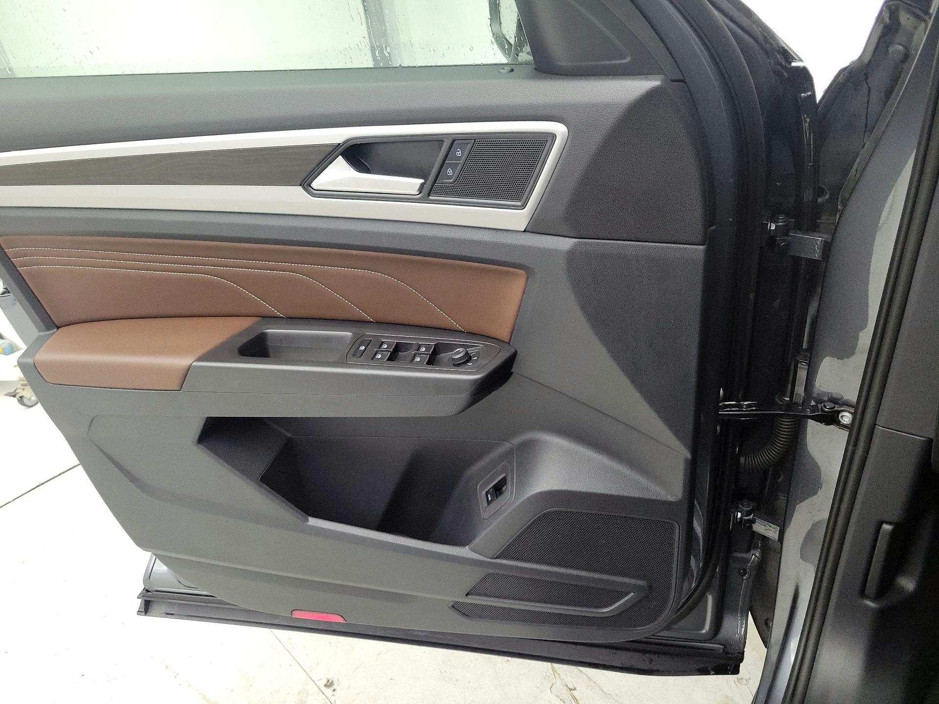 Thumbnail: 2023 Volkswagen Atlas - 12