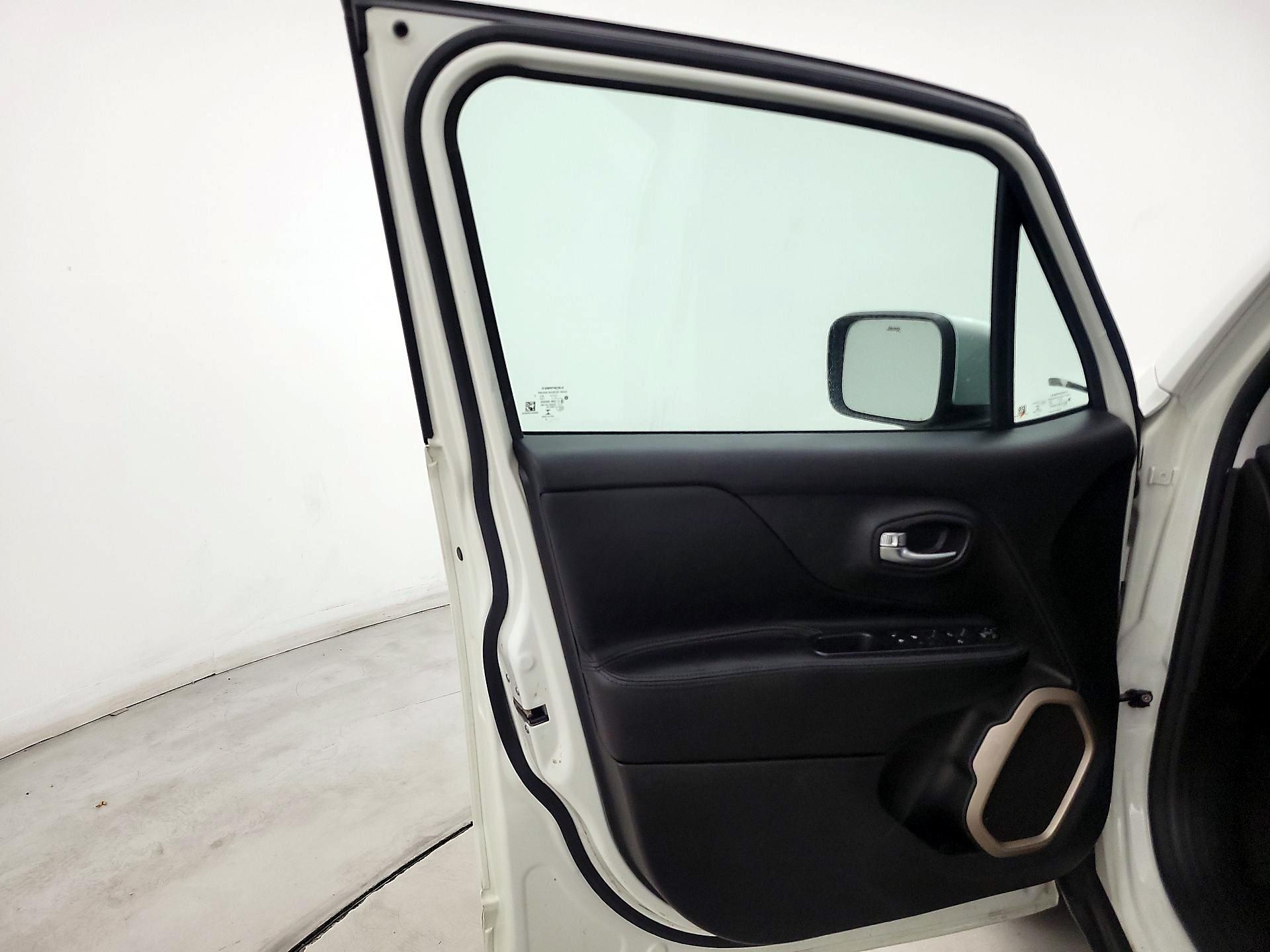 Thumbnail: 2015 Jeep Renegade - 12