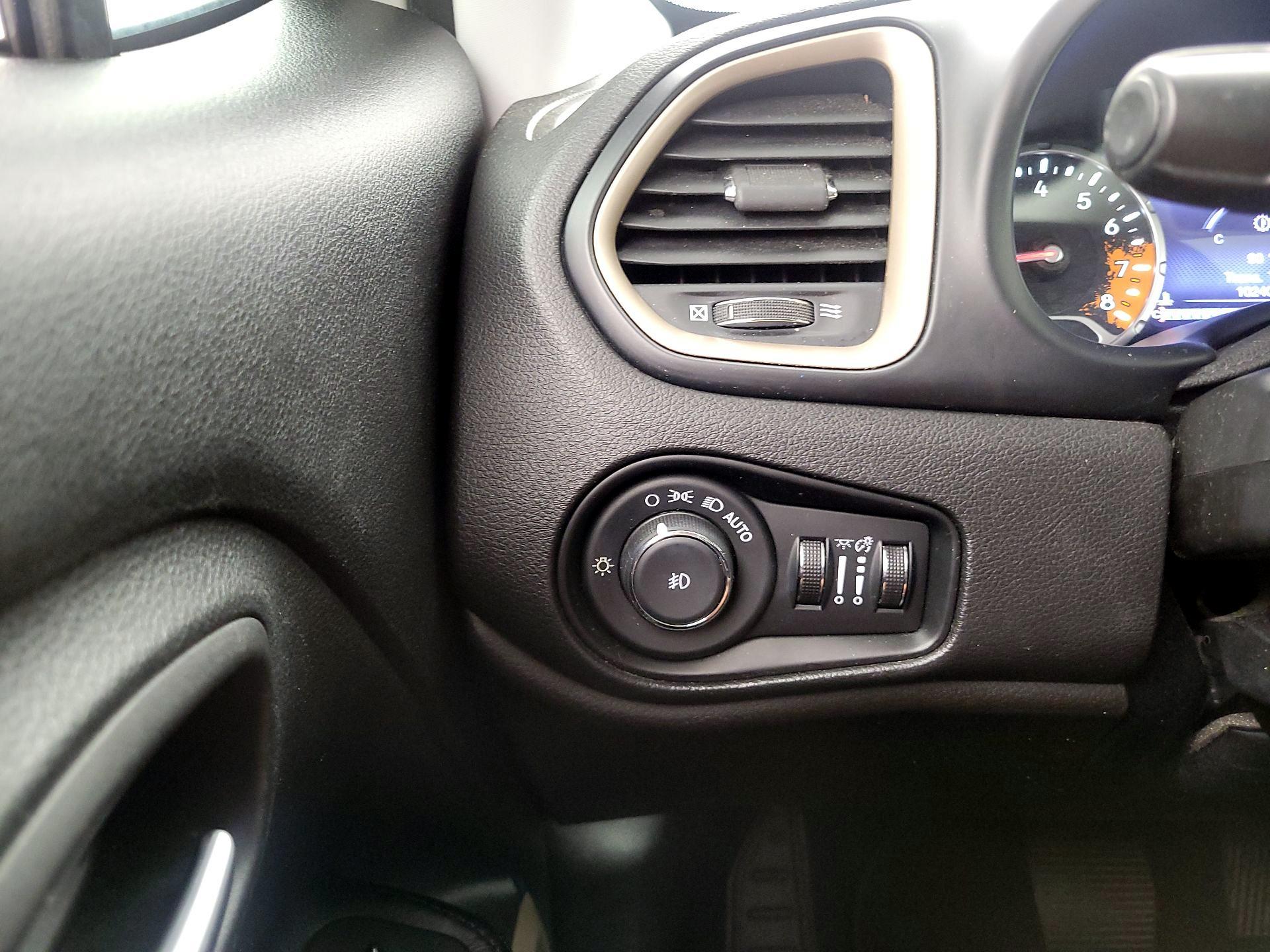 Thumbnail: 2015 Jeep Renegade - 13