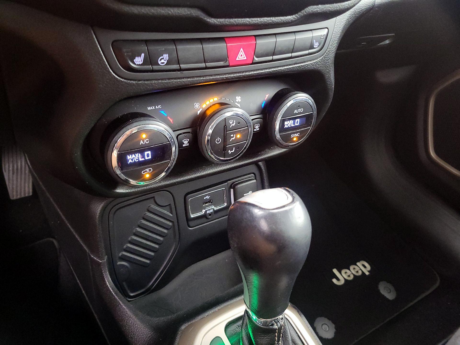 Thumbnail: 2015 Jeep Renegade - 17