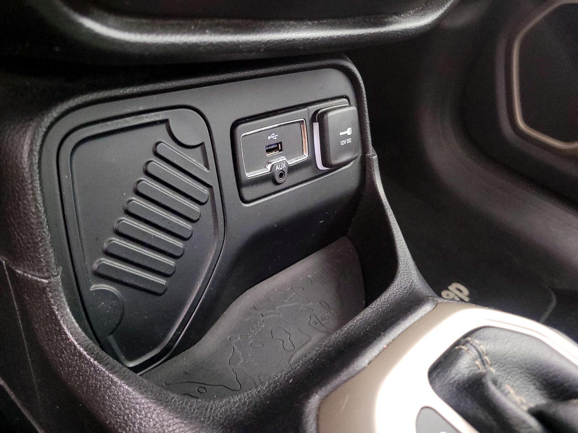 Thumbnail: 2015 Jeep Renegade - 19