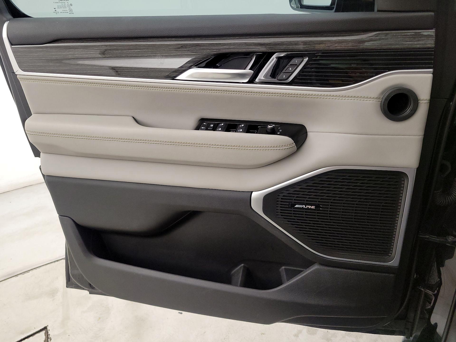Thumbnail: 2022 Jeep Wagoneer - 12