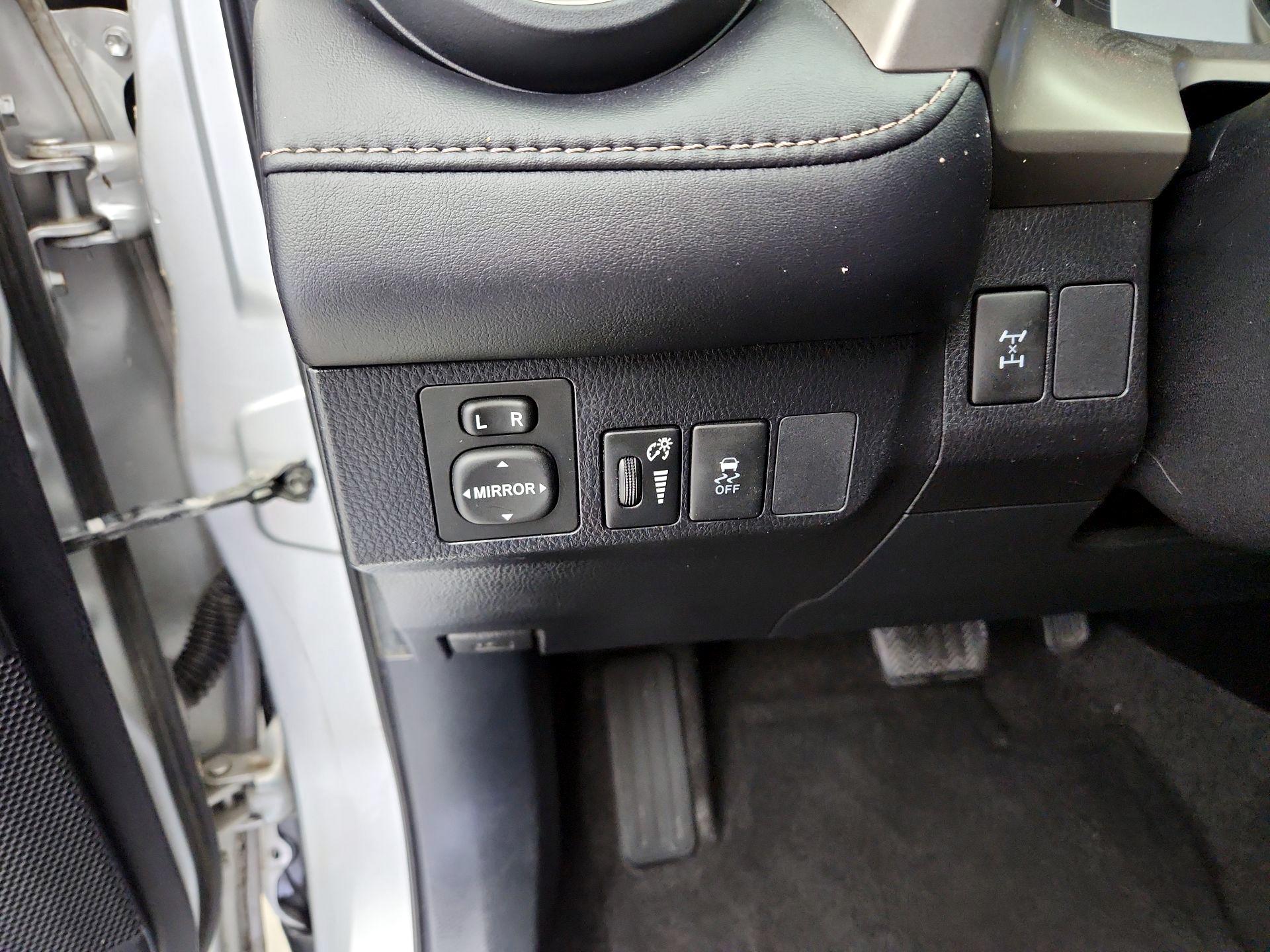 Thumbnail: 2013 Toyota RAV4 - 13