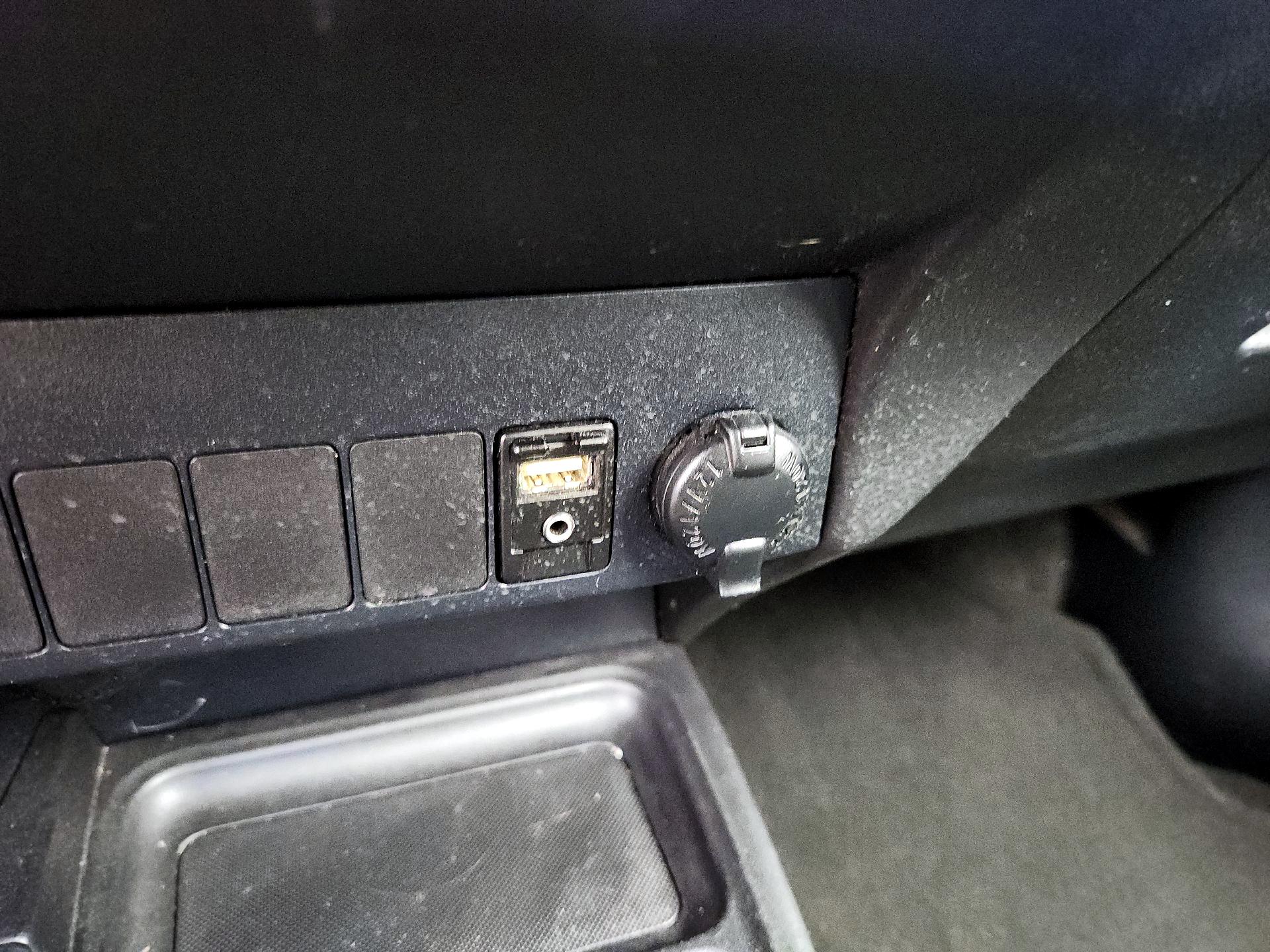 Thumbnail: 2013 Toyota RAV4 - 18