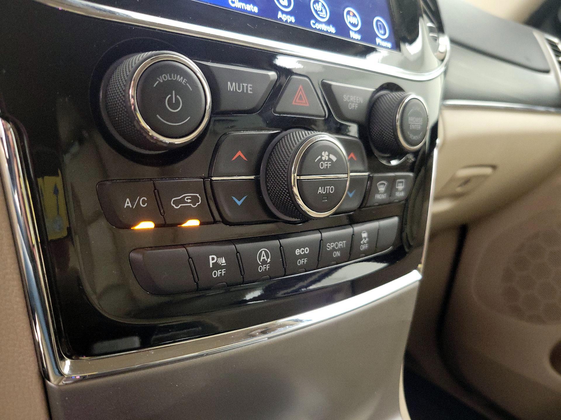 Thumbnail: 2019 Jeep Grand Cherokee - 16
