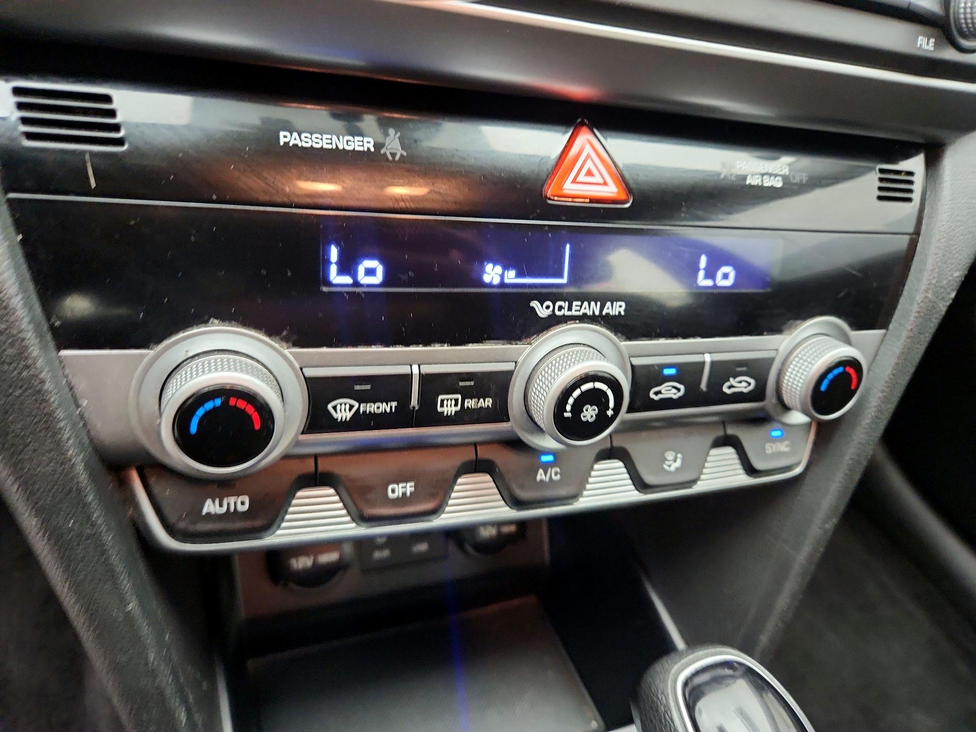 Thumbnail: 2020 Hyundai Elantra - 16
