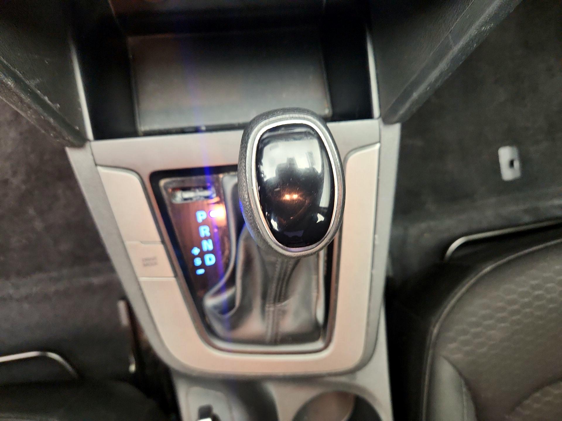 Thumbnail: 2020 Hyundai Elantra - 17