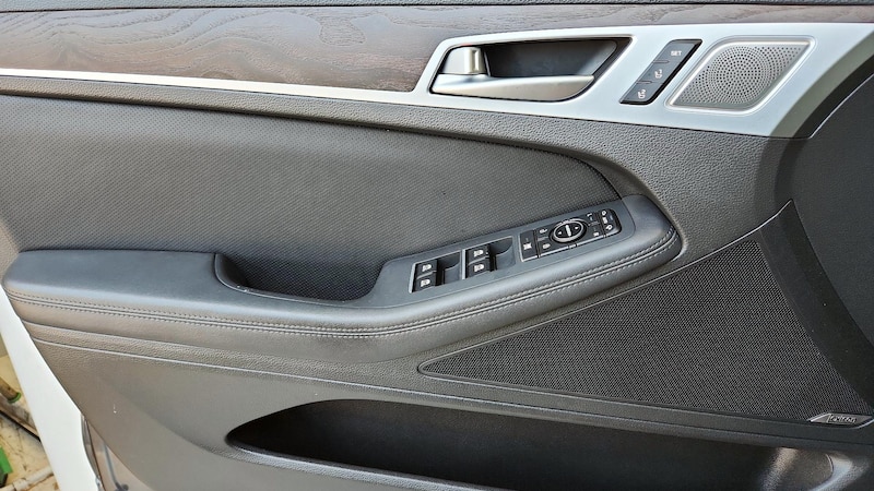 2018 Genesis G80  12