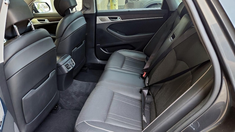 2018 Genesis G80  21