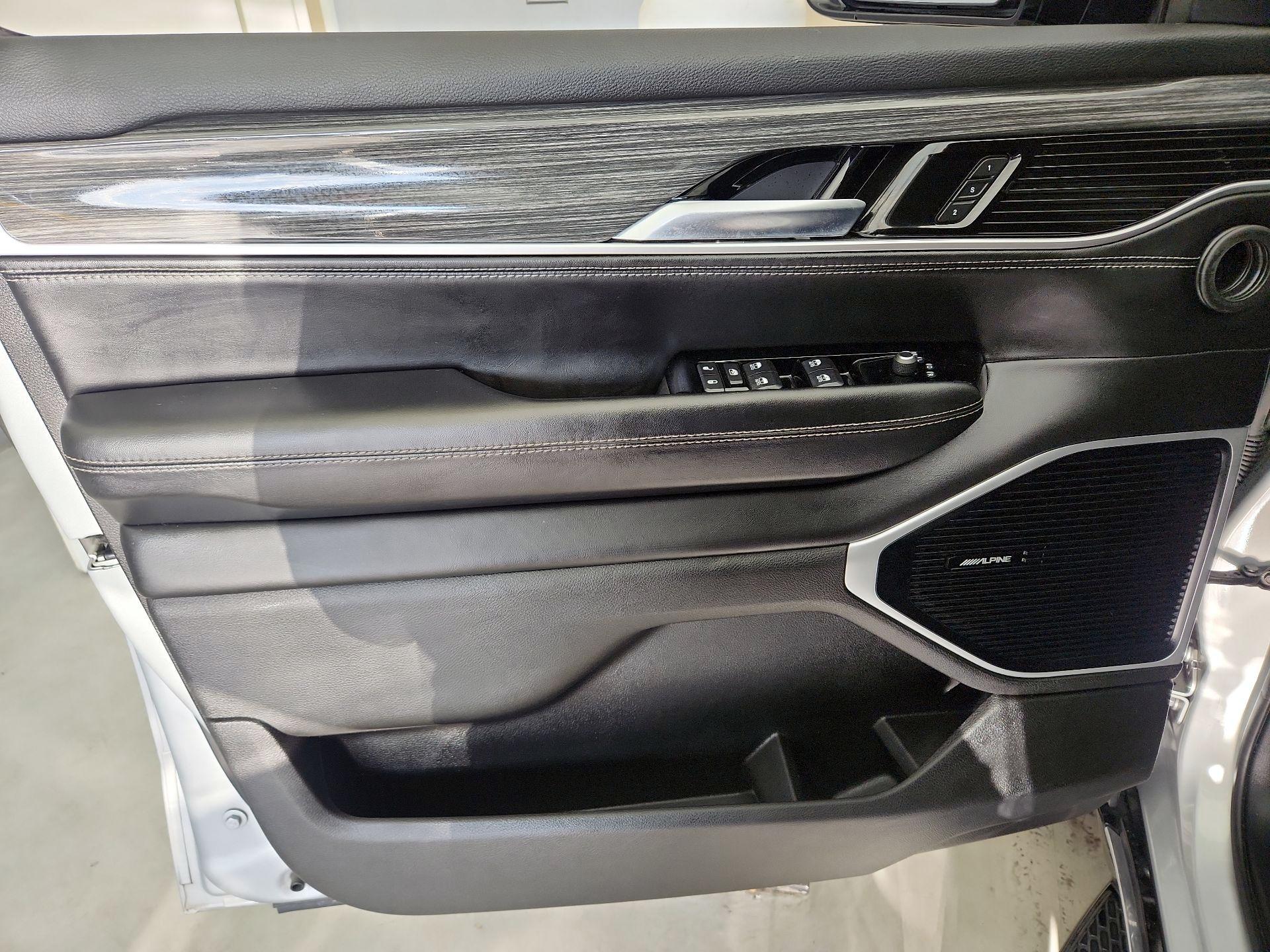 Thumbnail: 2022 Jeep Wagoneer - 12