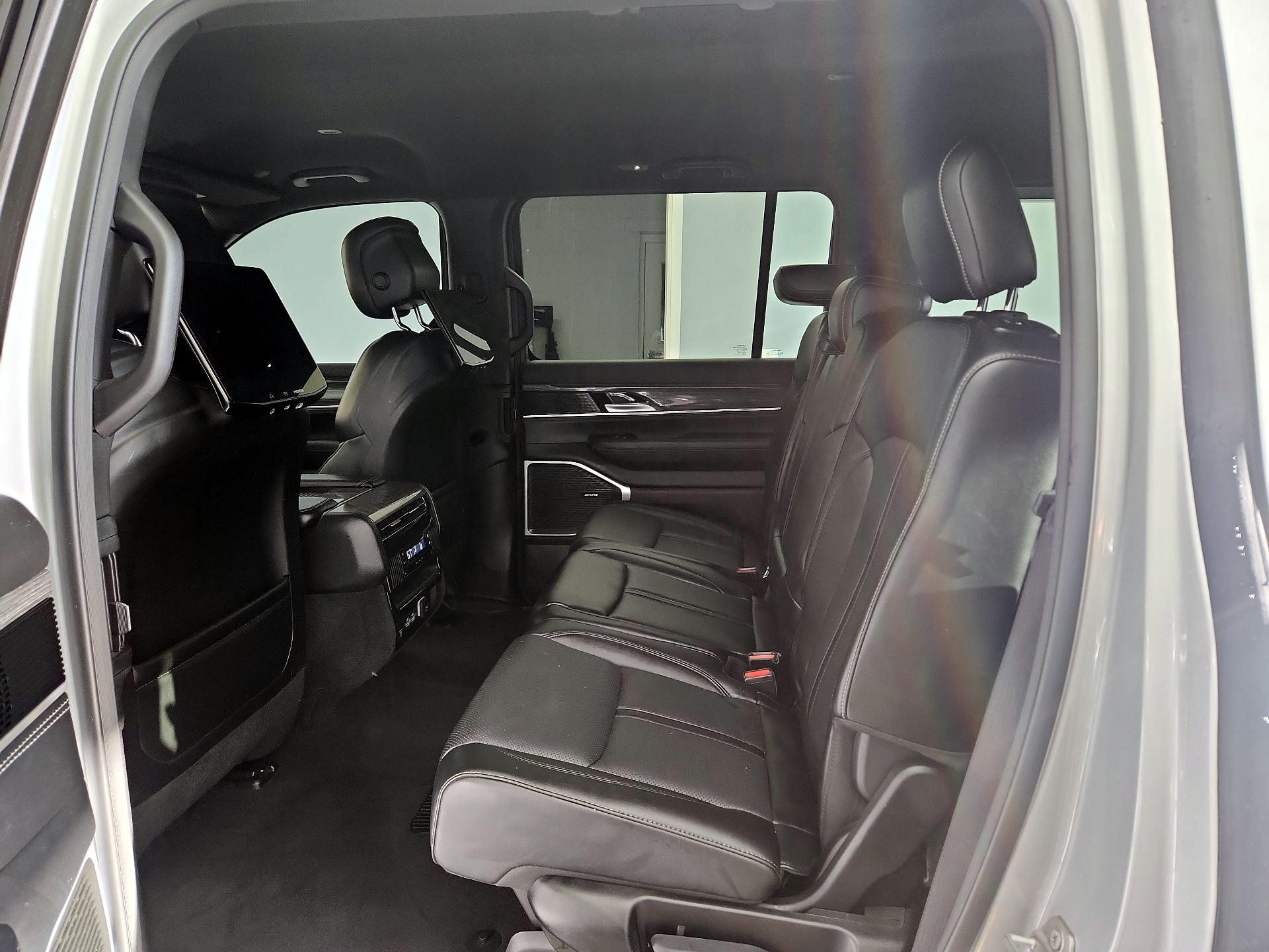 Thumbnail: 2022 Jeep Wagoneer - 20