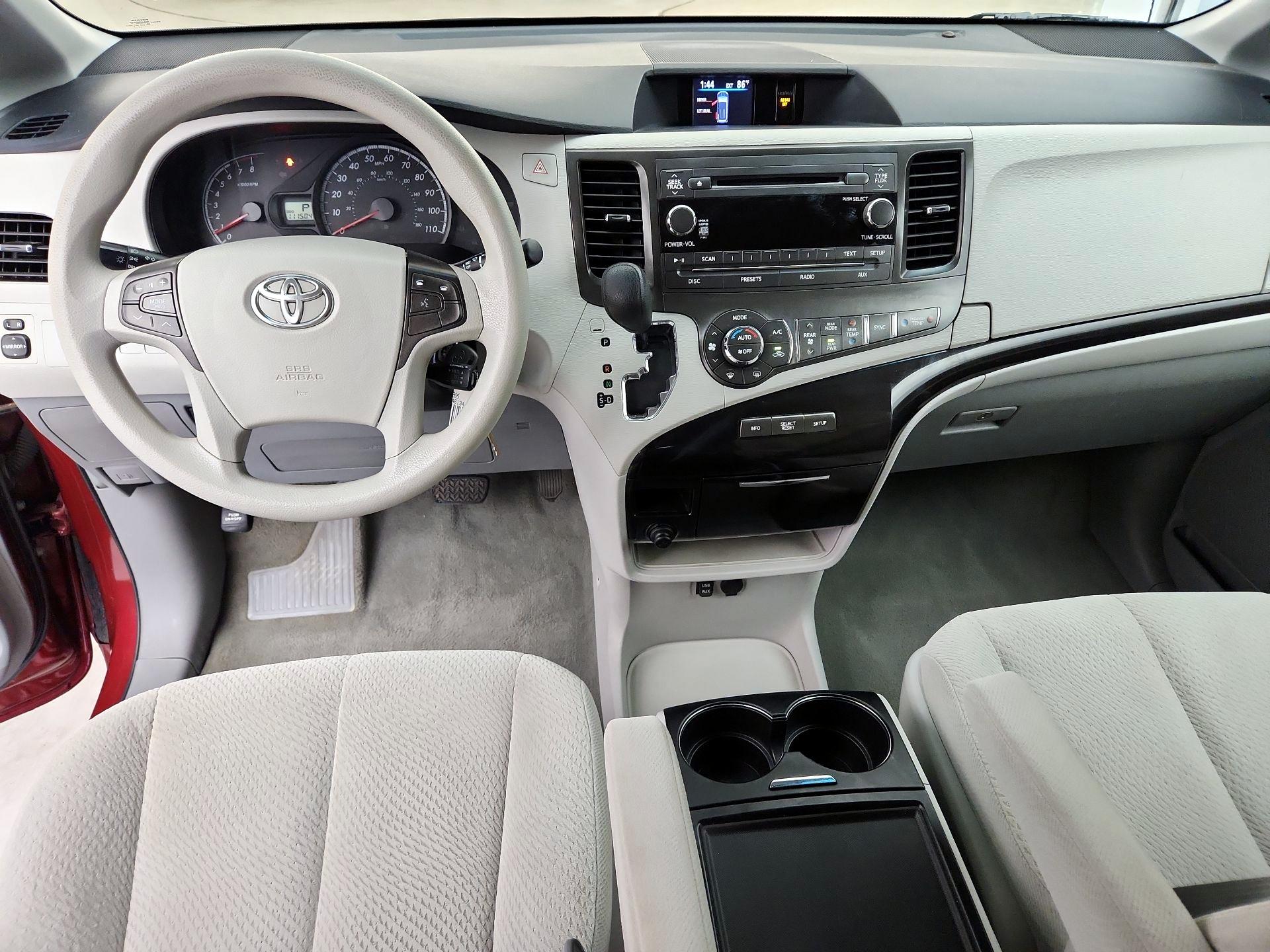 Thumbnail: 2014 Toyota Sienna - 9