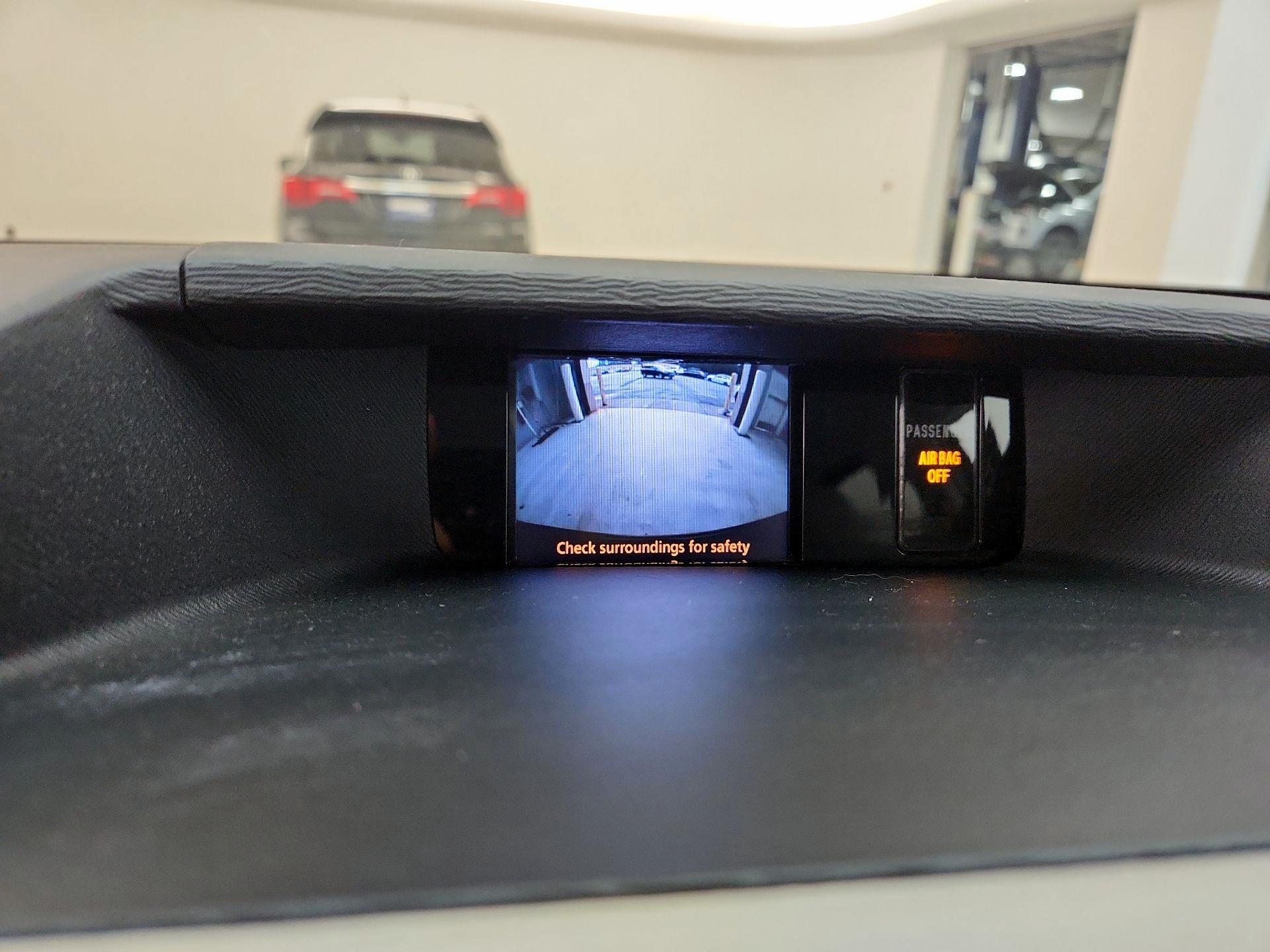 Thumbnail: 2014 Toyota Sienna - 14