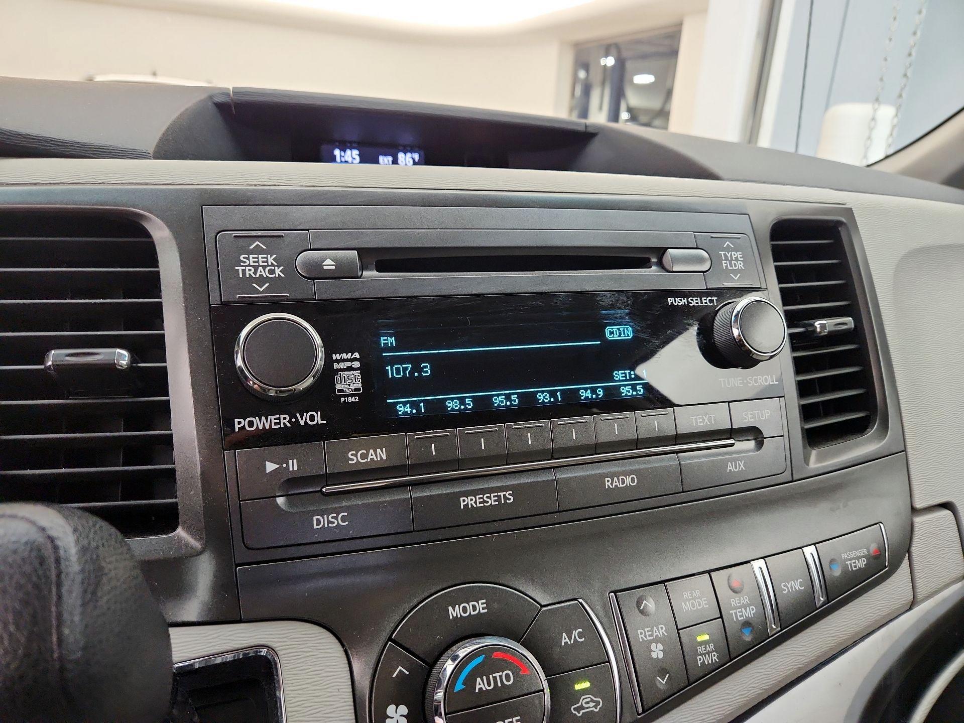 Thumbnail: 2014 Toyota Sienna - 15
