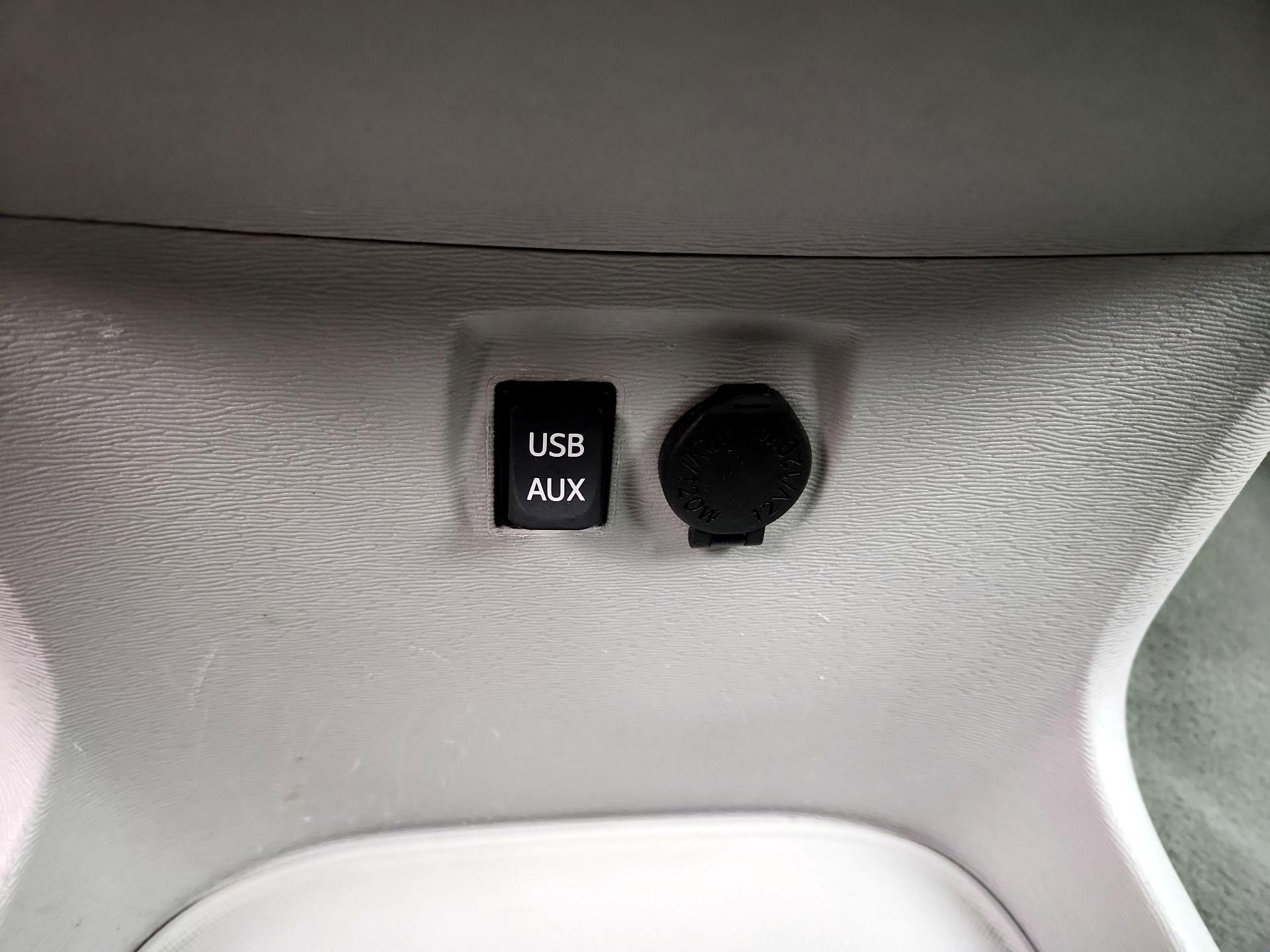 Thumbnail: 2014 Toyota Sienna - 18