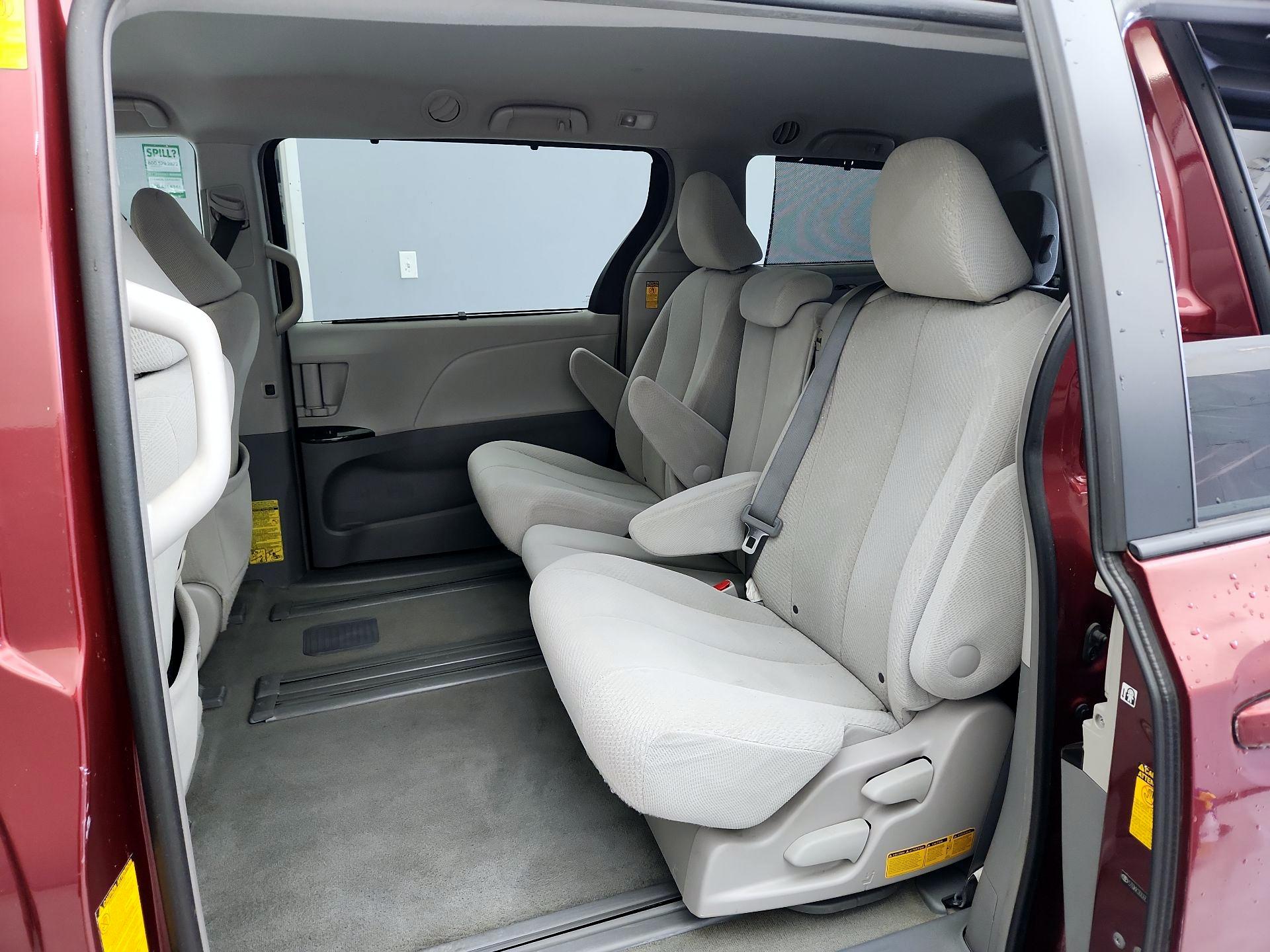 Thumbnail: 2014 Toyota Sienna - 19