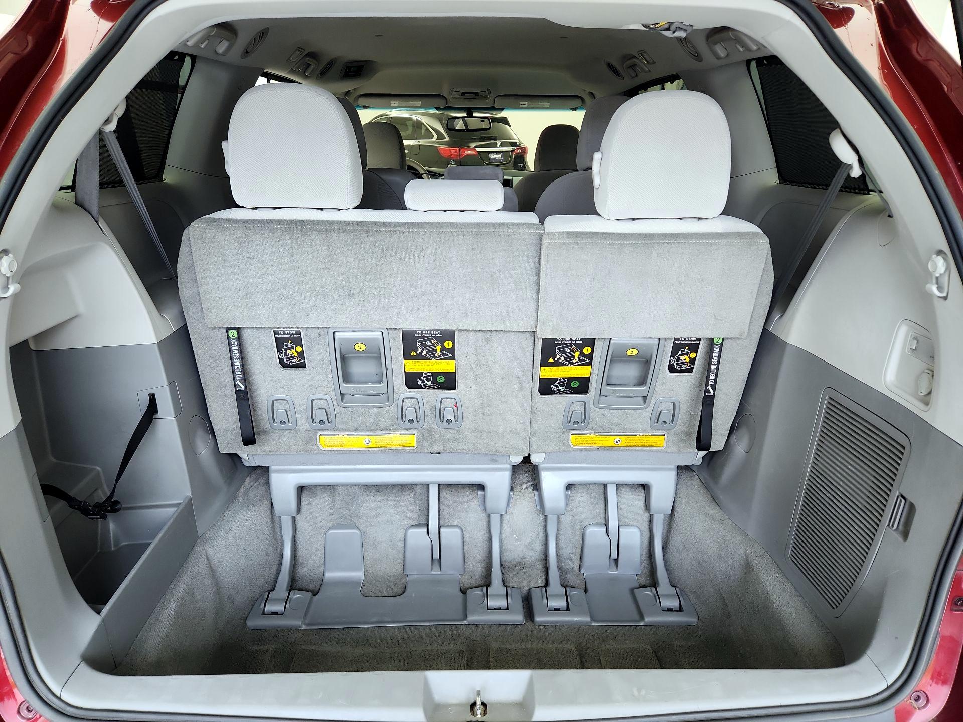 Thumbnail: 2014 Toyota Sienna - 20