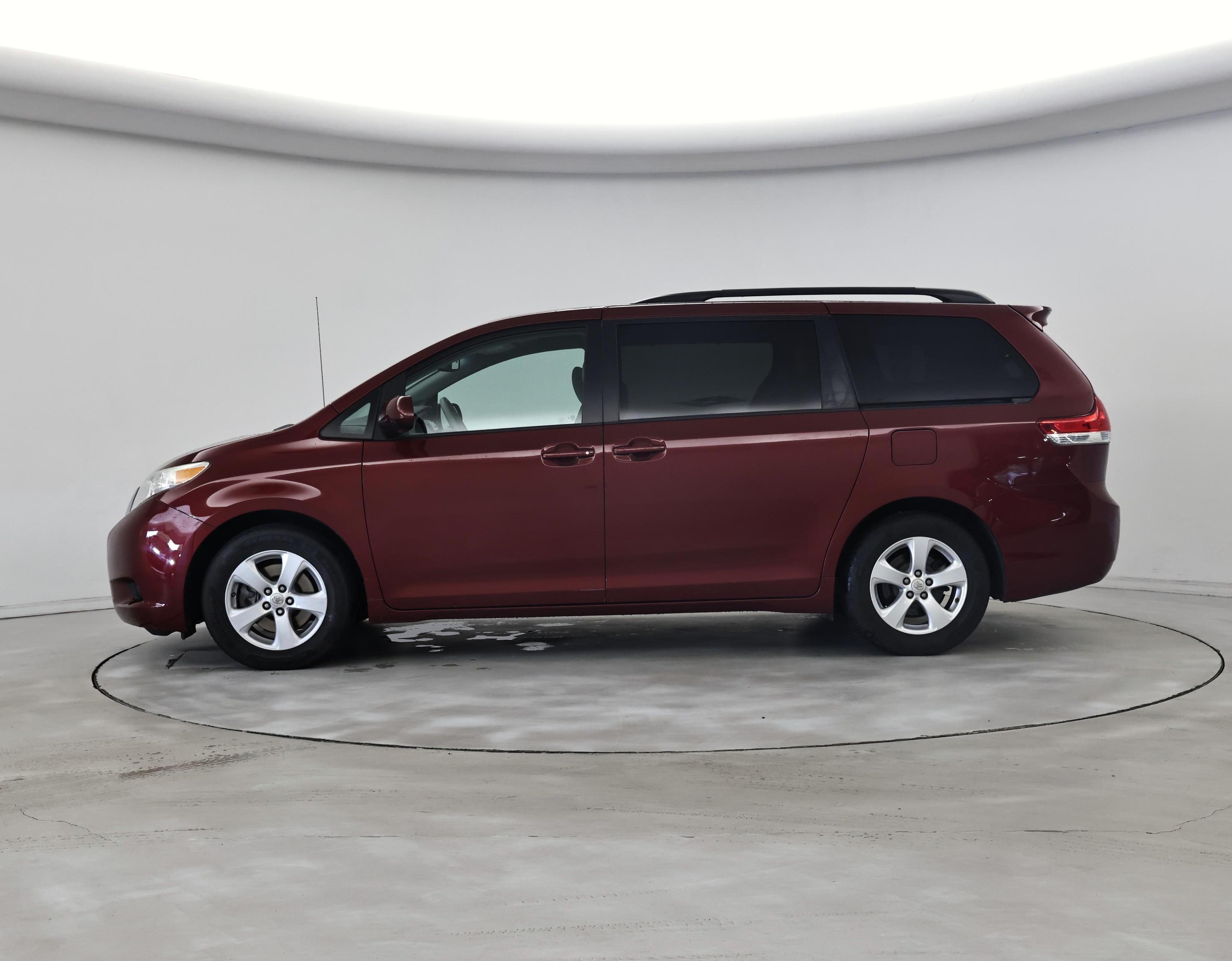Thumbnail: 2014 Toyota Sienna - 3